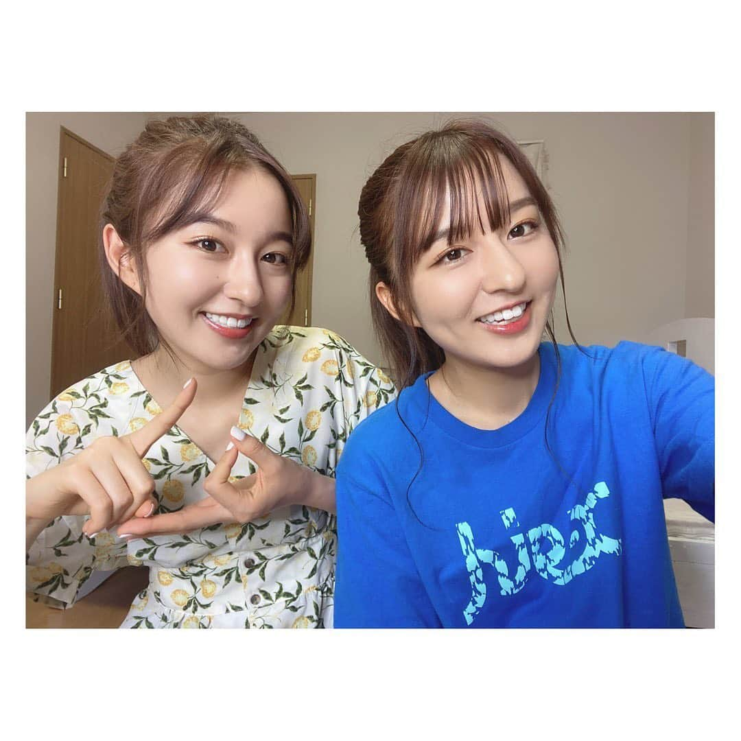 りかりこさんのインスタグラム写真 - (りかりこInstagram)「. また、りこりかになってる🤣 10代最後のLINELIVE ありがとうございました❤️ 明日が10代最後の日 ということで 楽しく過ごします🥱✊🏻 #りかりこ #双子 #twins #instalike」5月31日 21時46分 - rikariko_official