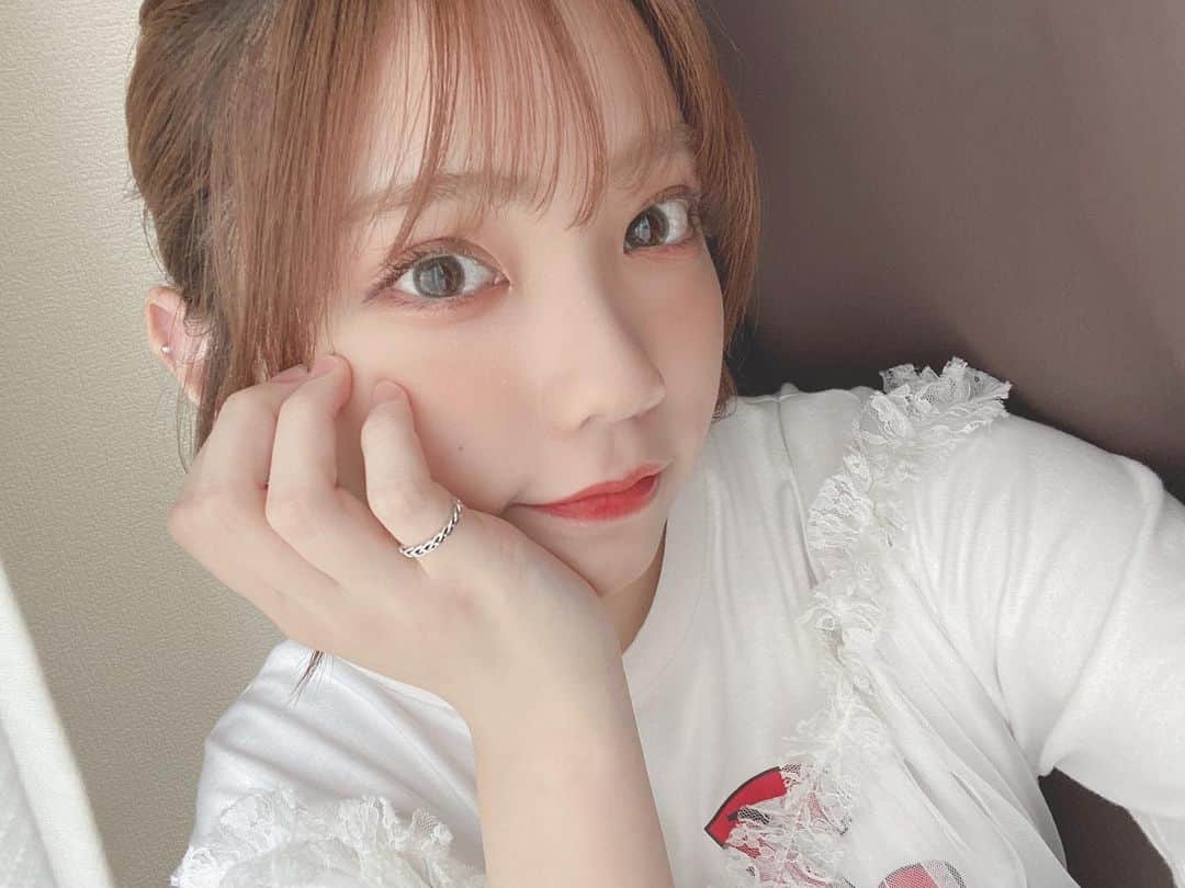 仲村和泉のインスタグラム：「自然光バンザイ🙌🏻♡﻿ ﻿ ﻿ #メイク #メイクアップ #自然光 #セルカ﻿」