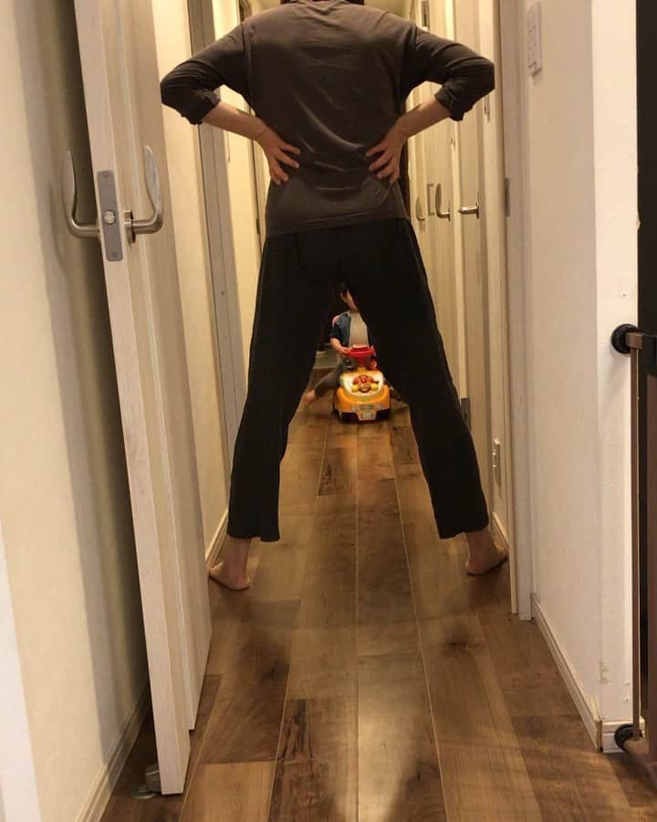 高橋みゆきのインスタグラム：「まぁ〜こうなるよね😂笑 #ママトンネル #父トンネル #低っ！笑」