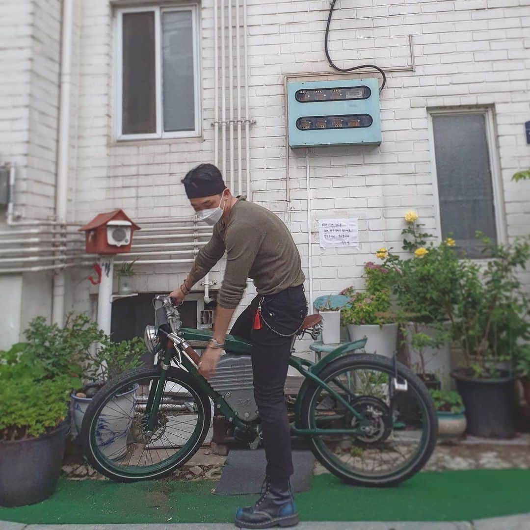 ヒョンミン さんのインスタグラム写真 - (ヒョンミン Instagram)「내껀 아닌데 내꺼같은..데?🎠」5月31日 22時13分 - woo.jaka