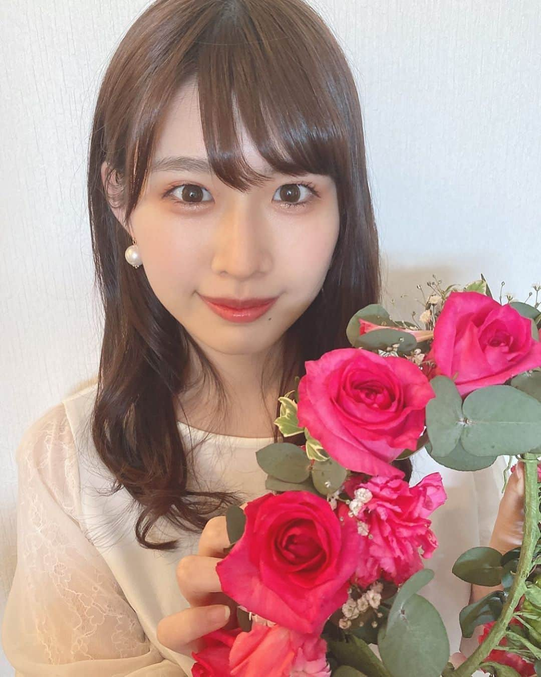 佐藤朱さんのインスタグラム写真 - (佐藤朱Instagram)「🌷🌹🌷🌹 . 5月もありがとうございました！！」5月31日 22時10分 - akari_miyagi