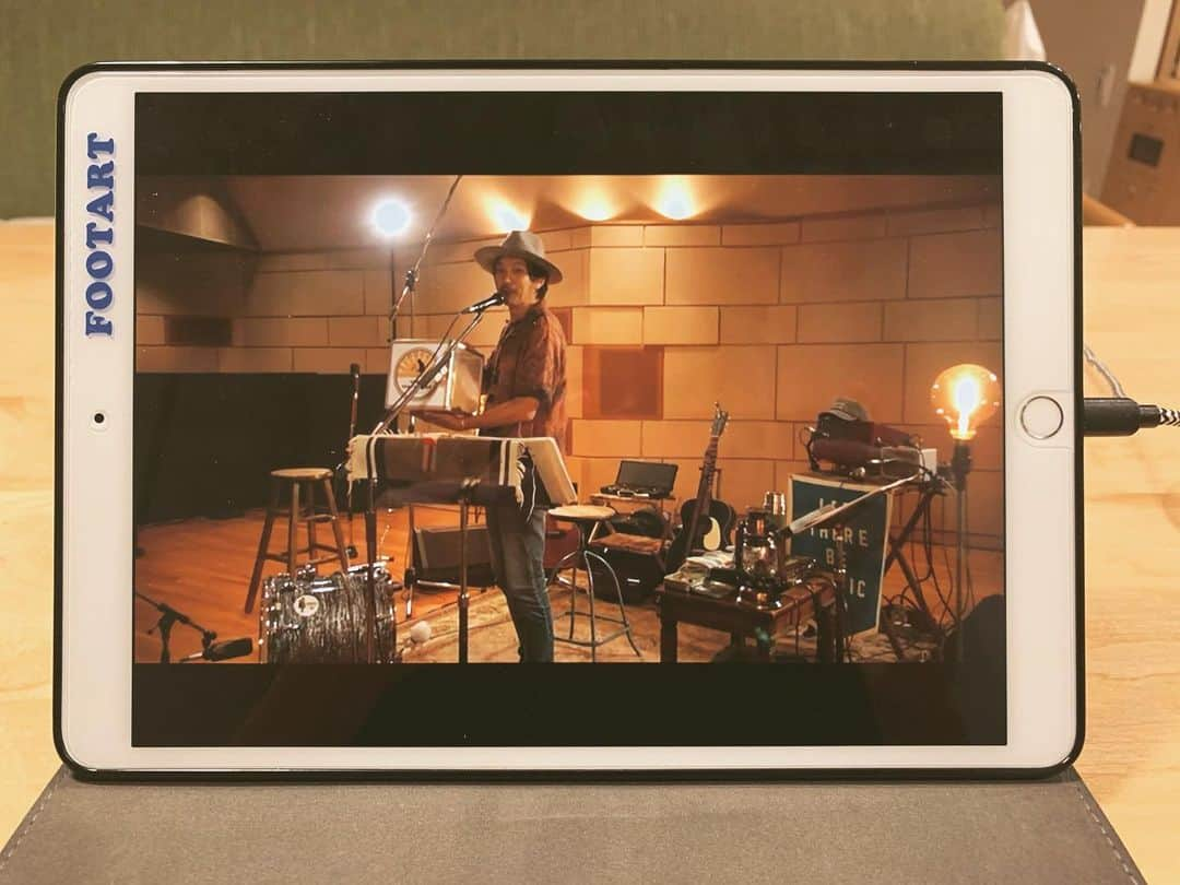 石川直宏さんのインスタグラム写真 - (石川直宏Instagram)「radio the caravan 🎤🎸♫ . ライブで観られなかったので、時間差だけど💨 . ライブで歌う曲は、全てリクエストから応える 〜all request day〜 という素敵な企画🤝 . 素敵だなー✨染みるなー✨ . . #caravan #caravan_harvest @caravan_harvest」5月31日 22時38分 - sgss.18