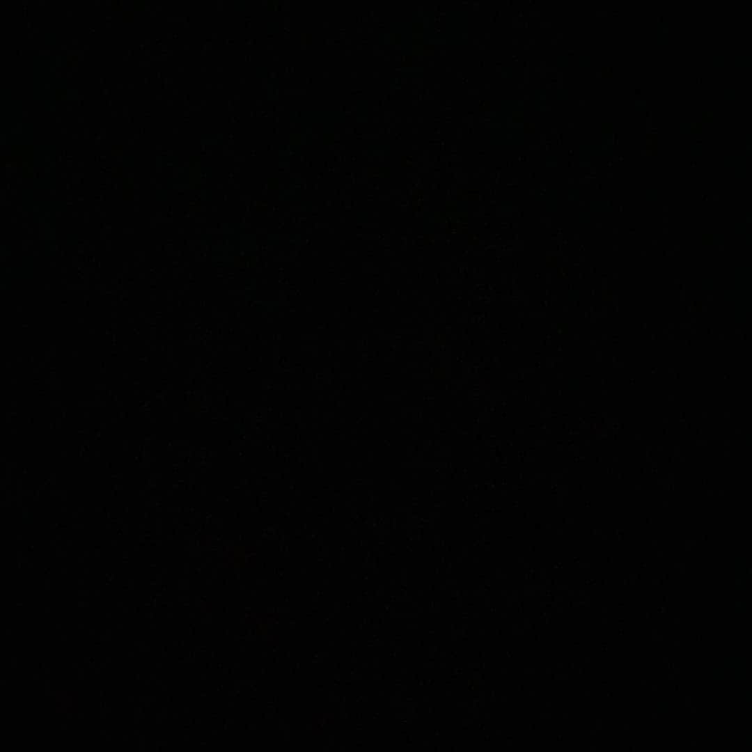 エミリー・ハリントンのインスタグラム：「I wrote and rewrote a bunch of words over the past few weeks about racism and the deep pain and injustice the Black community faces and has faced in the United States since forever. None of it sounded smart or right or fair. And that’s because it’s not. There is no right thing to say. Nothing I say will make me feel like I am doing the right thing, because just posting on social media isn’t enough and this isn’t about me and it’s all been very wrong for a while. The purpose of this post isn’t to just say something to get it out of the way because it’s the thing to do right now and then move on. It is to sit with the discomfort of being a white person in a deeply racist country and reflect on the fact that my discomfort is nothing compared to what the Black community faces each day. It is to admit that my silence is a part of the problem and to pledge that my learning won’t stop after this post is lost in the feed and this news cycle is over. I’m speaking up to say that I’m still here and I’m listening and learning and donating my time and money towards anti-racism and I’m going to do better. Link in my profile to an article that helped me find some ways to help. There are many resources out there right now - books, organizations, podcasts, articles, etc. You just have to do your research (google!). If you’re a non-Black person in America I hope you’re doing what you can to support your Black community and educate yourself. If you’re a Black person I hope you’re taking care of yourself and finding support. To the Black people whose accounts I follow and have educated me and others in the midst of all this pain - thank you 🙏🏻. *Comments turned off because I do not need/deserve praise or thanks and any negativity or issues w this post can be directed into my dms if you feel I’ve missed the mark in some way. I’m going to take a break from social media/climbing related posts for a while to put some energy into learning and listening and doing better. ❤️」