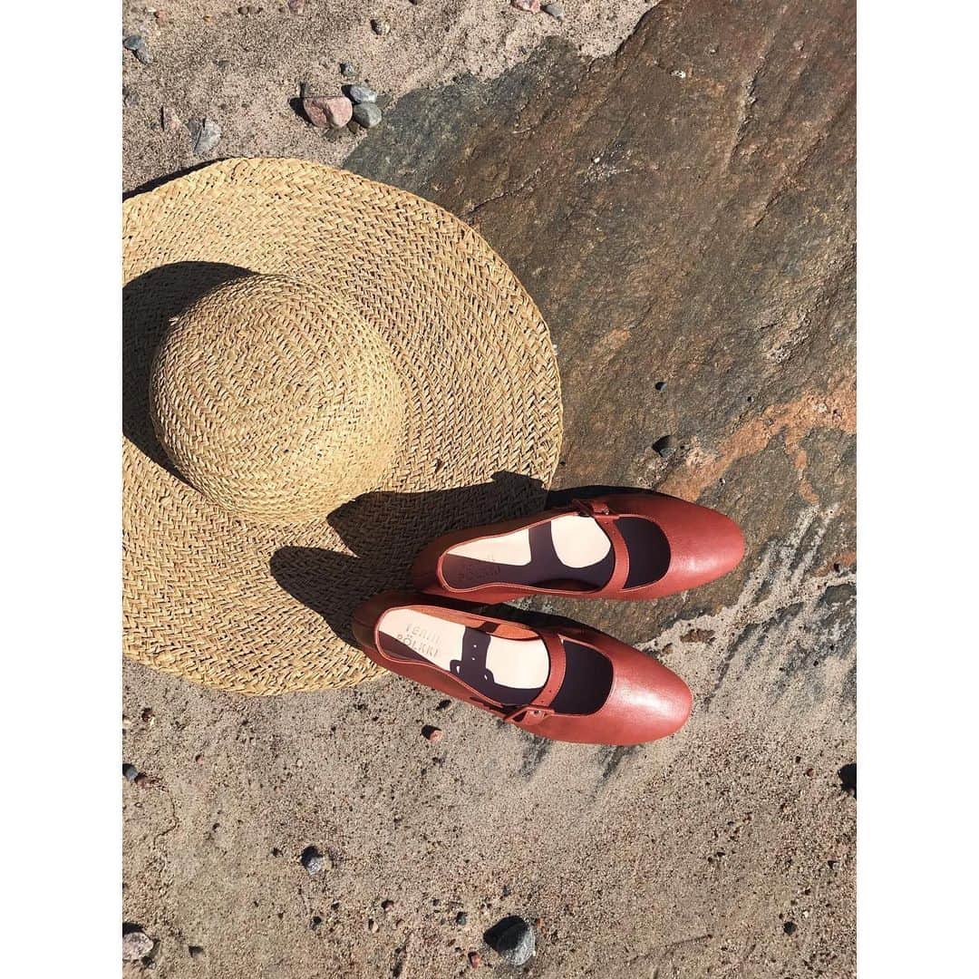 テーリポルキさんのインスタグラム写真 - (テーリポルキInstagram)「Summer ☀️ Sun ☀️ #ss20 #summer #kesä #maryjane #shoes #terhipölkki」5月31日 22時49分 - terhipolkkishoes