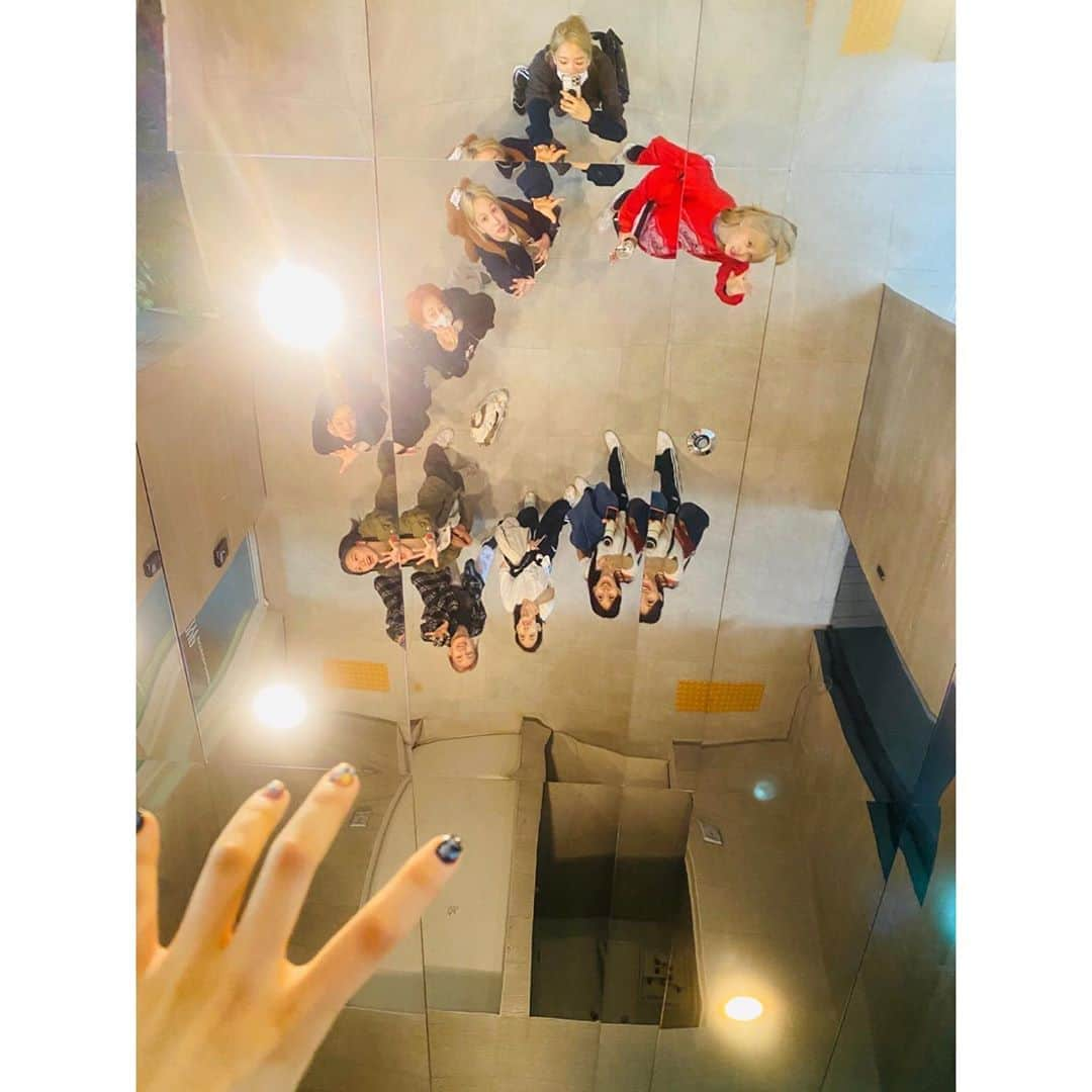 TWICEさんのインスタグラム写真 - (TWICEInstagram)「드디어 내일 오후6시에!!!!우리 원스가 기다리고 기다리던 앨범이 나오네여~ 많이 기대해주세여💚 #MORE&MORE」5月31日 22時52分 - twicetagram