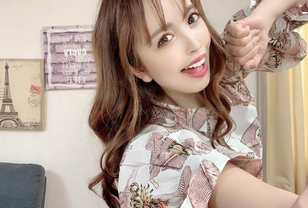 板橋瑠美さんのインスタグラム写真 - (板橋瑠美Instagram)「GUNGURO♡  魅力Japan 30にアップされたよー💜  ストーリーに貼ってあるので是非是非飛んでみてねっ💋  #ルミリンゴパラパラ第五次ブーム  #パラパラチャレンジ　#俄然パラパラ　#ルミリンゴ　#parapara」5月31日 22時54分 - rumi_official_0616