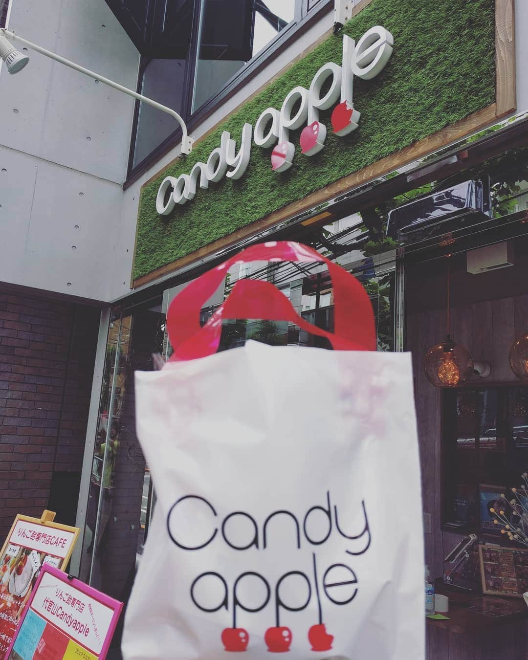 越中睦士さんのインスタグラム写真 - (越中睦士Instagram)「🍎🍭 #candyapple」5月31日 22時54分 - makotokoshinaka