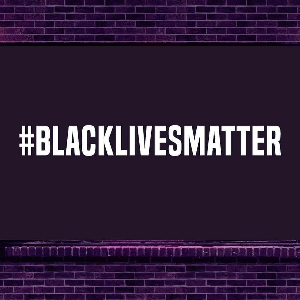 マイケル・ユーリーさんのインスタグラム写真 - (マイケル・ユーリーInstagram)「George Floyd.  Ahmaud Arbery.  Breonna Taylor.  Black Lives Matter.  #GeorgeFloyd #AhmaudArbery #BreonnaTaylor  #BlackLivesMatter」5月31日 23時22分 - michaelurielikesit