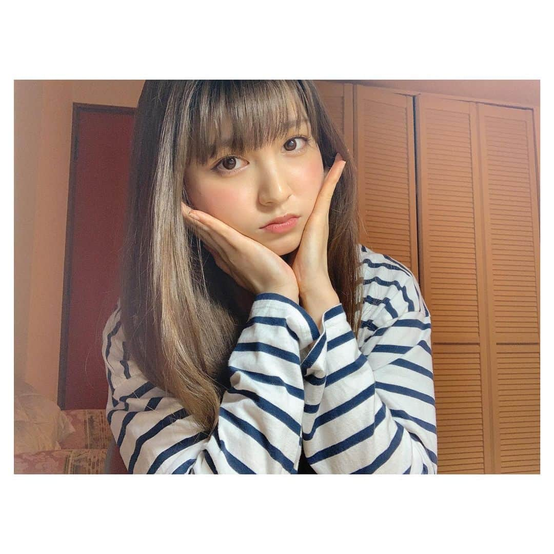 神志那結衣さんのインスタグラム写真 - (神志那結衣Instagram)「最近ボーダーの服が好き🦓 #ボーダー　#border #トップス」5月31日 23時31分 - jiina27