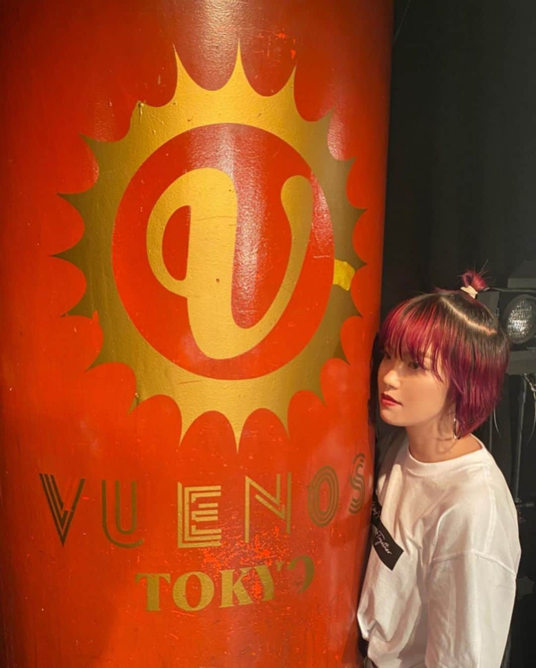 Lil’Fang さんのインスタグラム写真 - (Lil’Fang Instagram)「🥺❤️😭﻿ #thanks_VUENOS﻿ ﻿ ﻿ 歌を始めた16歳の頃から﻿ 憧れ続けていた場所が﻿ 今日で終わってしました。﻿ ﻿ 憧れの場所はいつの間にか﻿ ホームに変わっていて﻿ ﻿ ブエノスがなかったら﻿ 出会えなかった大切な人達が﻿ 今では沢山います。﻿ ﻿ かけがえのない時間が﻿ 数え切れない程あります。﻿ ﻿ 正直まだ信じられないし﻿ 凄く悔しいです。﻿ ﻿ だけど大切なものは無くならないし﻿ 変わらないと思っています。﻿ ﻿ とくさん本当にお疲れ様でした。﻿ そして、これからもよろしくお願いします！﻿ ﻿ しぬほどたくさんの大好きを﻿ ありがとうございました！！！！」5月31日 23時41分 - lilfang_faky