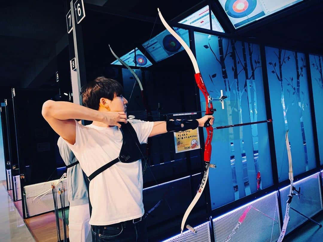 ケビン さんのインスタグラム写真 - (ケビン Instagram)「call me Kevniss Everdeen 🏹 🎯」5月31日 23時54分 - kevinwoo_official