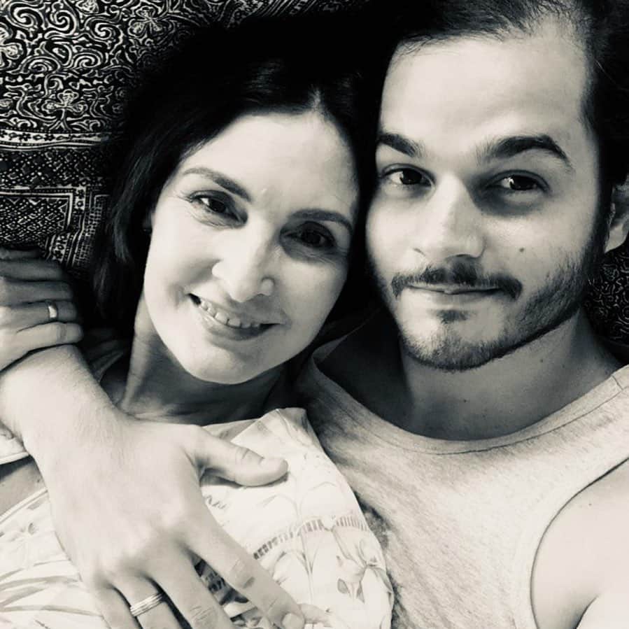 ファチマ・ベルナルデスのインスタグラム：「Domingo terminando e a gente tá pronto pra mais uma semana. Que seja de paz e saúde. #quarentena #cadaminutoimporta #usemascara #sepuderfiqueemcasa」