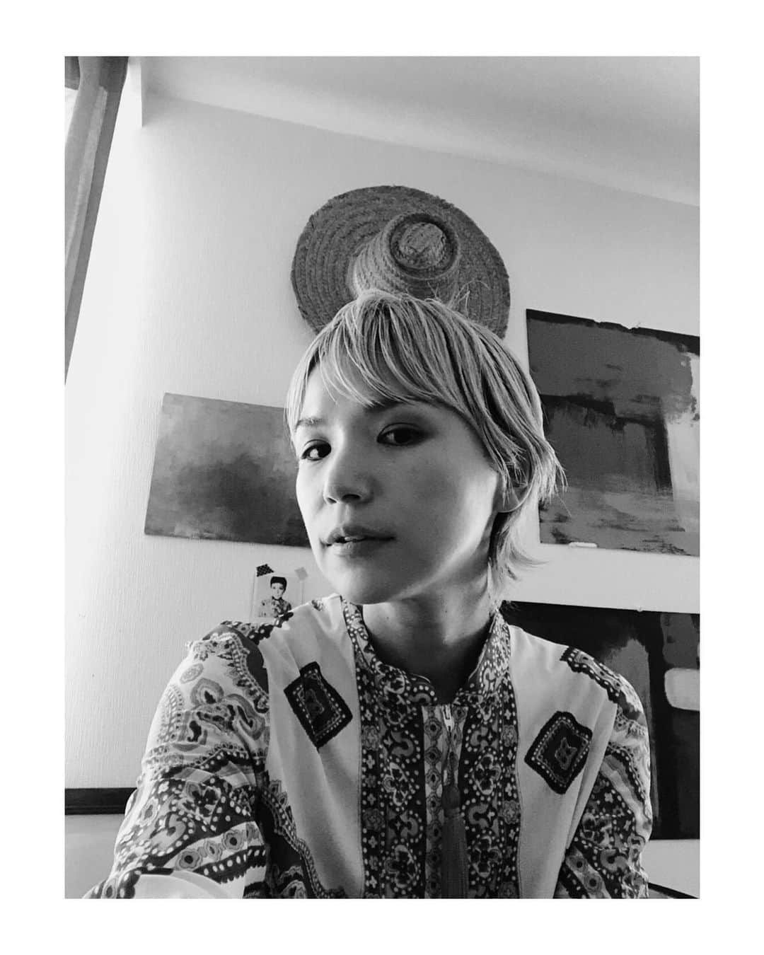 Superflyさんのインスタグラム写真 Superflyinstagram 最近のウルフなワタシ です 今日は雨だ 引きこもりを続けています 街は日常を取り戻しつつあるけど なかなか環境の変化についていけないものですね いきなり通勤の日々が再スタートした方もいると思う