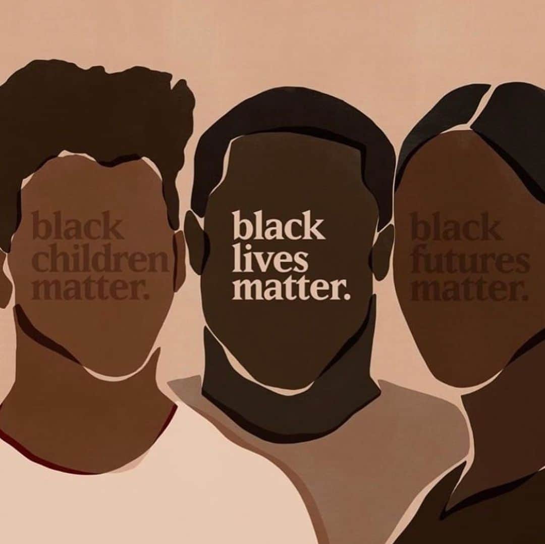 Shannonのインスタグラム：「This world scares me, and I’m someone who doesn’t have to walk down the street in fear of being arrested or worse just for the way I look. My heart hurts for my black followers and black people around the world who can’t trust the very people who are supposed to keep us safe 💔 and my hurt cannot even compare to the hurt and heartbreak you are all feeling and you live in daily. I acknowledge your anger!!! There are different rules for skin color and I think it’s fucked up. Please direct me to reliable links for donations and petitions - please stay safe out there and everyone protesting, stick together and protect each other 💜 #blacklivesmatter✊🏽✊🏾✊🏿 #justiceforgeorgefloyd #blm」