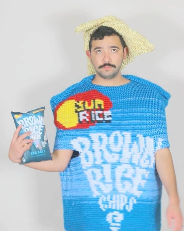 Phil Fergusonのインスタグラム：「SUNRICE AND SHINE!  So SunRice has a new range of gluten free, brown rice chips, and I was fortunately asked to try them out for the first time! I felt it was pretty appropriate to make an SunRice packet skirt to go alongside my taste tests (which is posted up on @sunrice ) and I really loved them all!  They come in Sea Salt, Smokehouse Bbq & Paprika and my favourite Wild Rice.  If you see them out, they are worth a try.  Hope everyone is keeping safe.」