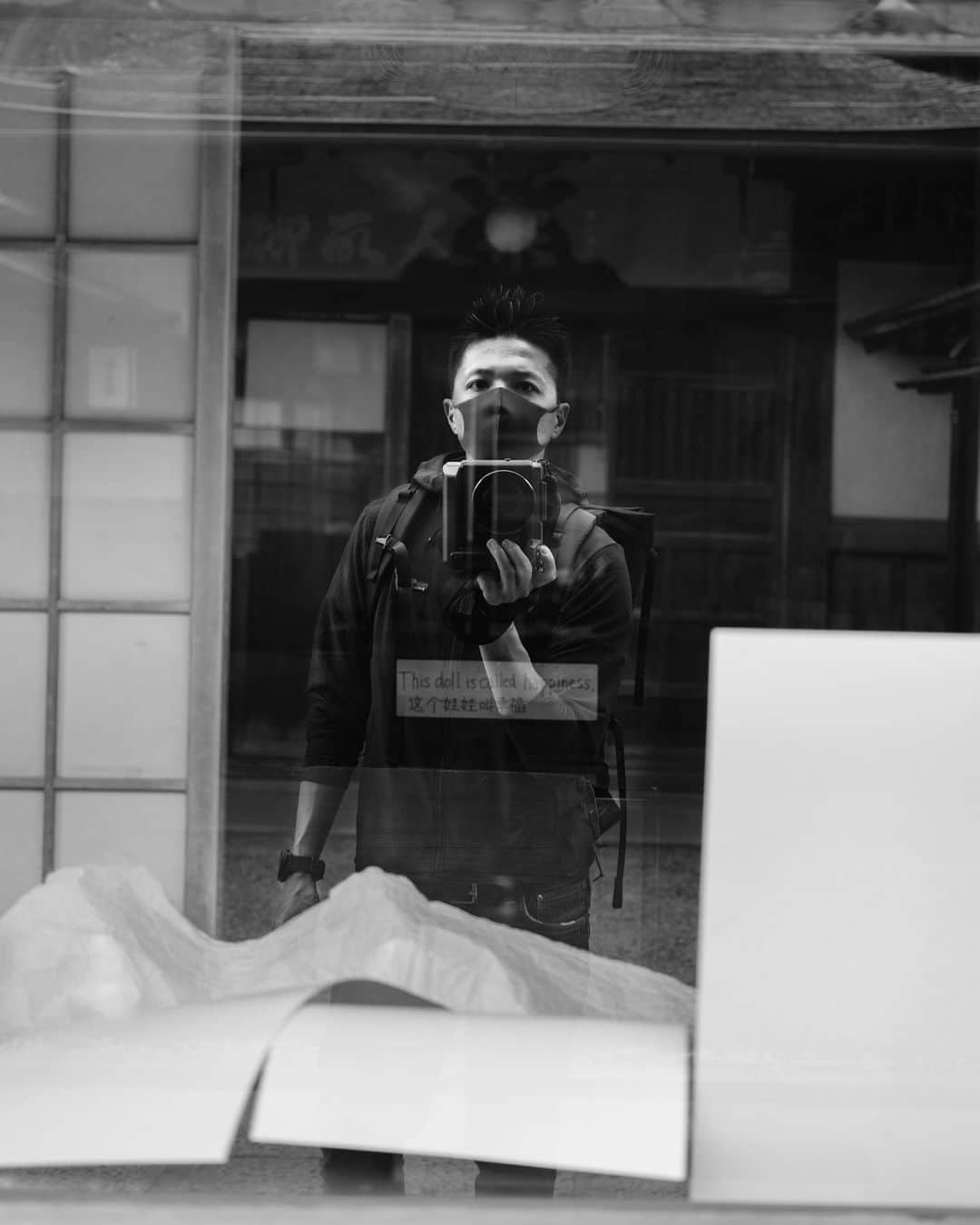 Ryoyaのインスタグラム：「Me in the glass. Camera : #GFX100 Lens : #GF45mm ISO1600 / 45mm / f2.8 / 1/75s Film simulation : #Acros #Kyoto #selfie #blackandwhite #京都 #二寧坂」