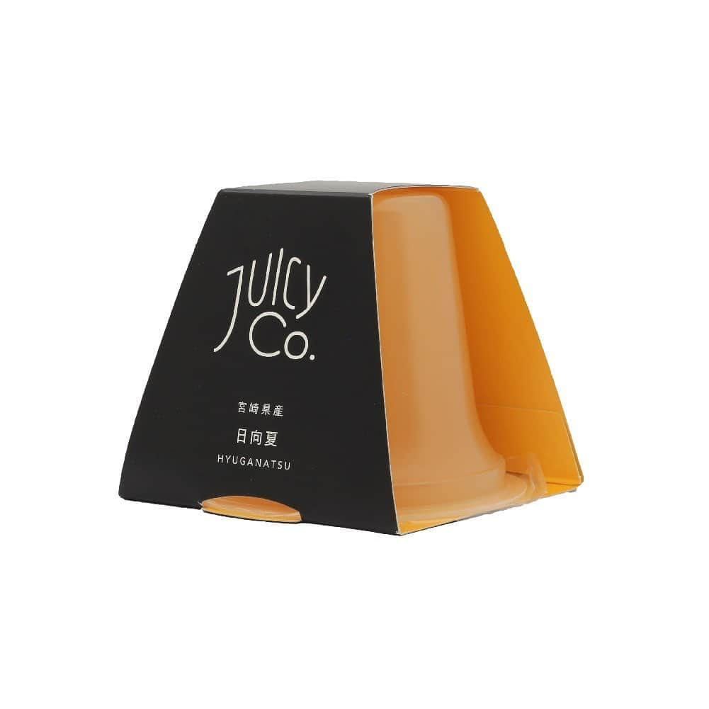 INIC coffeeさんのインスタグラム写真 - (INIC coffeeInstagram)「☆「JUICY Co. JELLY」☆ INICMARKET近日登場！  果実の食感、果汁の美味しさがダイレクトに伝わる ゼリーのギフトBOXが、INIC MARKETから近日登場予定です！  今回のゼリーは素材と製造方法にこだわり、 果実、果汁の美味しい部分だけをやさしく搾り、その搾りたて果汁を、そのまま果実感を伝えるソフトなゼリーに仕上げました。  たとえるならそれは、「生の果実と果汁」を味わうゼリー。  自然の、その一番美味しい部分をそのまま詰め込んだプレミアムな味わい。 これからの季節、ひんやりと冷たくしてご賞味いただくと、より一層美味しく召し上がっていただけます！  自分へのご褒美としても、大切な方に贈るお中元などのギフトとしてもオススメな、こだわりがつまった自信作です。  発売をどうぞお楽しみに！  #iniccoffee #inic #イニック #イニックコーヒー #coffeetime#coffee_time #coffeelovers#coffeegram #5秒で本格コーヒー #おうちカフェ #丁寧な暮らし #イニックコーヒーのある生活 #おうちカフェ #初夏 #ゆったり #juicycojelly #juicyco  #生果実 #濃厚 #フレッシュ #ジューシー #近日登場 #日向夏 #キャンベルアーリー #シナノゴールド #不知火」6月1日 10時27分 - iniccoffee