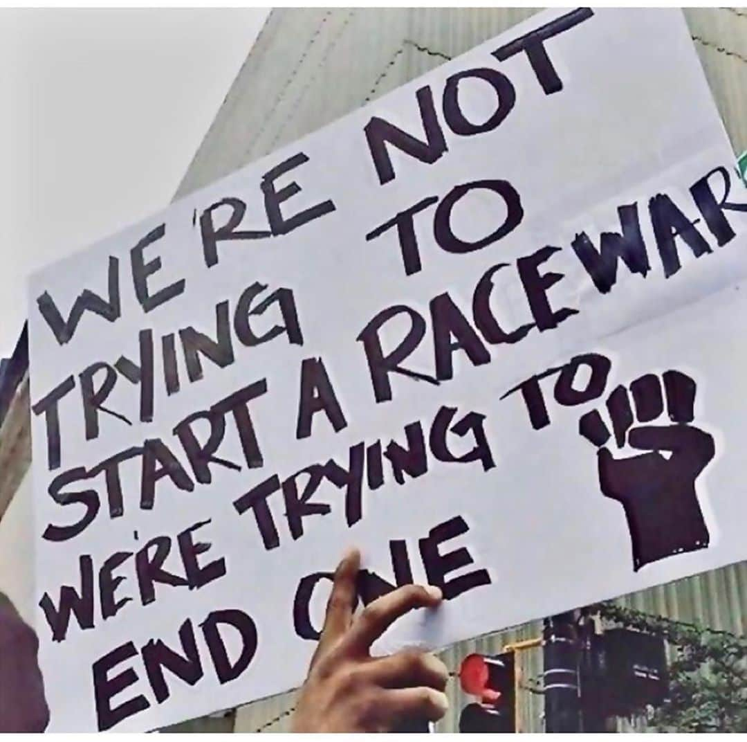 ショーン・リチャード・デュレイクのインスタグラム：「Two viruses ravaging America: coronavirus and the virus of racism. One hit hard this year. One has been festering for centuries.  I believe we can defeat both with the same cure: empathy. It’s inside all of us. Inside each of our hearts. And the beautiful thing is, this cure is free. We all have access to it. We all have the power to administer it to inspire change. We just need to open our hearts, listen to each other, and lead with love.  I stand with the protesters and Black America.  In a broken system where the marginalized are constantly silenced and peaceful protest is consistently ignored, the natural reaction will be to get louder and sometimes violent.  Of course I don’t condone vandalism, but I also can’t see how things could have remained peaceful given the toxicity of the situation.  People are running out of options.  Sign the petition at change.org. #justiceforgeorgefloyd  We all need each other to protect each other. Please be safe everyone. #blacklivesmatter  Empathy, empathy, empathy.  That’s the cure.」