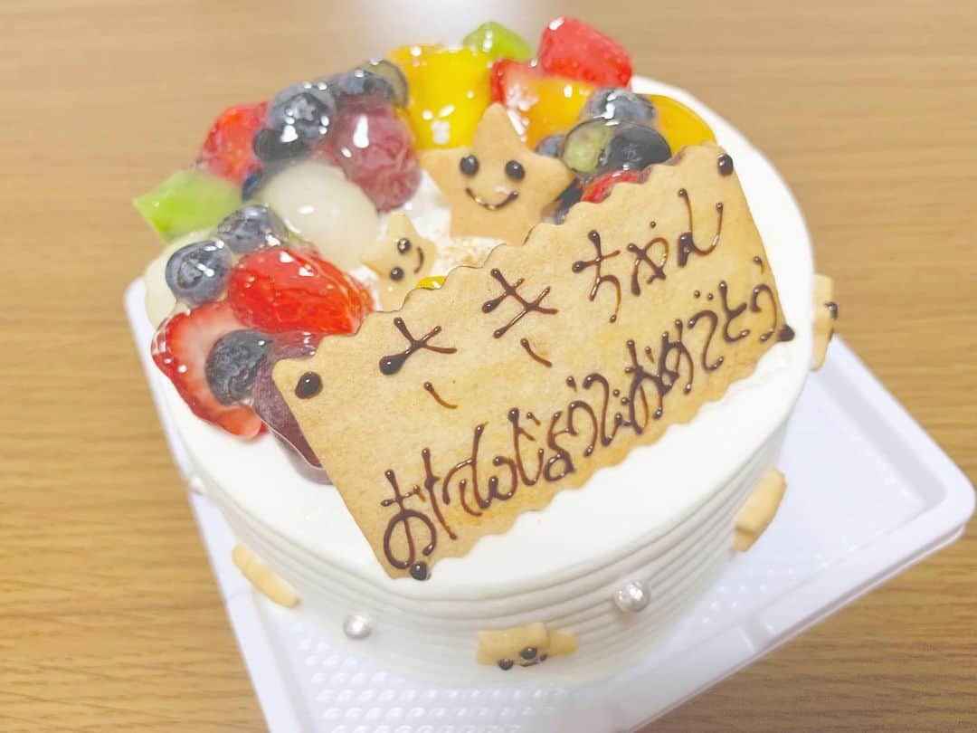 八木沙季のインスタグラム：「🎂🎂 . 昨日はとても幸せな誕生日でした💓 改めてみなさんありがとうございました🙇‍♂️✨ 朝もケーキ食べて大満足です😙✌️ ケーキってなんであんなにおいしんやろ🥰 .」