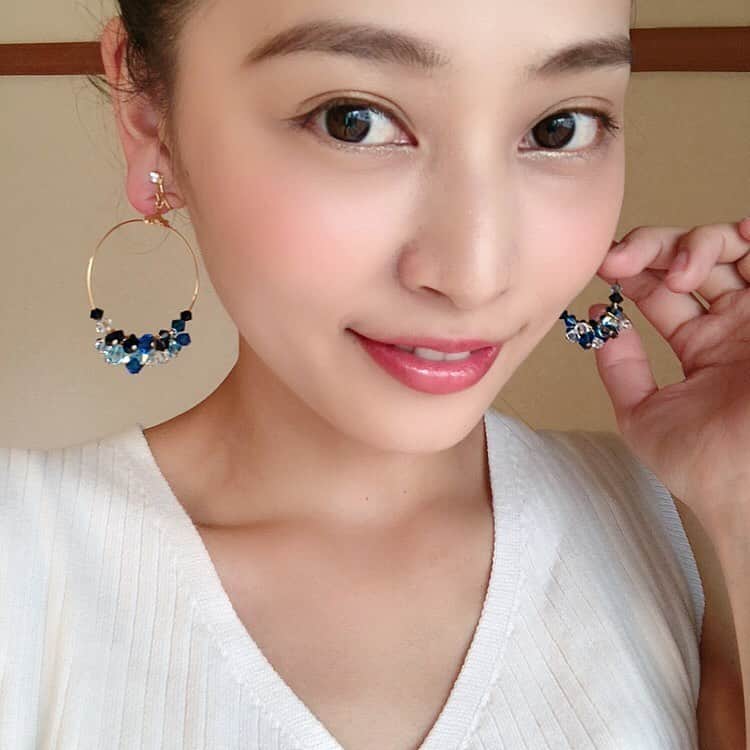 前田友香さんのインスタグラム写真 - (前田友香Instagram)「今日から6月だー！！！﻿ ﻿ ﻿ ﻿ ﻿ ﻿ 5月… 来月だ。﻿ ﻿ 6月は 再来月か、まだ先だな……﻿ ﻿ ﻿ と昨日まで 4月で時が止まっていた私😂😂😂﻿ ヤバイ🤣🤣🤣﻿ ﻿ ﻿ ﻿ ﻿ ﻿ ﻿ ﻿ そんな中﻿ ﻿ #スワロフスキー﻿ ﻿ キラキラの #イヤリング を﻿ ﻿ ネットで買って﻿ ﻿ おうちの中でウキウキしてました♡﻿ ﻿ 可愛いでしょ？♡﻿ ﻿(YouTubeにあげたよ⬆️気になる方はプロフィールのリンクからみてね) ﻿ ﻿ ﻿ ﻿ ﻿ 家族や﻿ ﻿ お仕事で必要最低限の人としか﻿ ﻿ 会えていなかったので﻿ ﻿ ﻿ ﻿ 今月から﻿ ﻿ コロナに気をつけながら﻿ ﻿ 軌道修正✨﻿ ﻿ ﻿ ゆっくり﻿ ﻿ 社会復帰笑を！﻿ ﻿ ﻿ ﻿ ごはんばっかり﻿ ﻿ 作ってるけど笑﻿ ﻿ まだまだバリバリ﻿ ﻿ 働きたいよぉー！！！﻿ ﻿ がんばろーう！﻿ ﻿ ﻿ ﻿ ﻿ 皆さんもお気をつけて﻿ ﻿ お過ごしください！！﻿ ﻿ ﻿ ﻿ #今日から6月﻿ #6月﻿ #自粛生活  #自粛  #自粛中 ﻿ #ジュエリー #jewelry  #アクセサリー」6月1日 10時42分 - yukamaeda.maeyuka