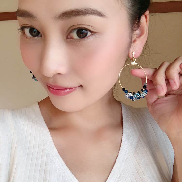 前田友香さんのインスタグラム写真 - (前田友香Instagram)「今日から6月だー！！！﻿ ﻿ ﻿ ﻿ ﻿ ﻿ 5月… 来月だ。﻿ ﻿ 6月は 再来月か、まだ先だな……﻿ ﻿ ﻿ と昨日まで 4月で時が止まっていた私😂😂😂﻿ ヤバイ🤣🤣🤣﻿ ﻿ ﻿ ﻿ ﻿ ﻿ ﻿ ﻿ そんな中﻿ ﻿ #スワロフスキー﻿ ﻿ キラキラの #イヤリング を﻿ ﻿ ネットで買って﻿ ﻿ おうちの中でウキウキしてました♡﻿ ﻿ 可愛いでしょ？♡﻿ ﻿(YouTubeにあげたよ⬆️気になる方はプロフィールのリンクからみてね) ﻿ ﻿ ﻿ ﻿ ﻿ 家族や﻿ ﻿ お仕事で必要最低限の人としか﻿ ﻿ 会えていなかったので﻿ ﻿ ﻿ ﻿ 今月から﻿ ﻿ コロナに気をつけながら﻿ ﻿ 軌道修正✨﻿ ﻿ ﻿ ゆっくり﻿ ﻿ 社会復帰笑を！﻿ ﻿ ﻿ ﻿ ごはんばっかり﻿ ﻿ 作ってるけど笑﻿ ﻿ まだまだバリバリ﻿ ﻿ 働きたいよぉー！！！﻿ ﻿ がんばろーう！﻿ ﻿ ﻿ ﻿ ﻿ 皆さんもお気をつけて﻿ ﻿ お過ごしください！！﻿ ﻿ ﻿ ﻿ #今日から6月﻿ #6月﻿ #自粛生活  #自粛  #自粛中 ﻿ #ジュエリー #jewelry  #アクセサリー」6月1日 10時42分 - yukamaeda.maeyuka