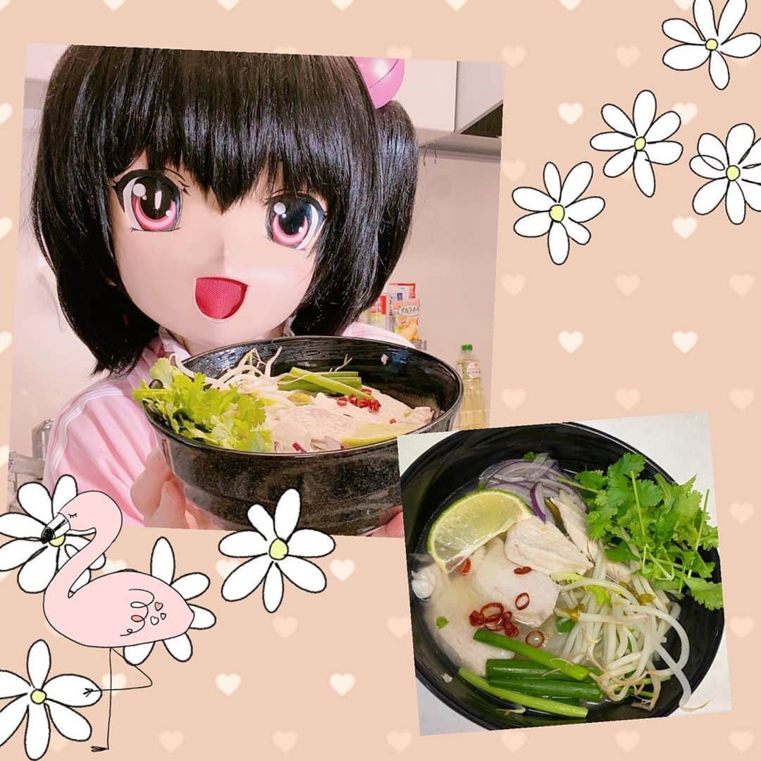 のインスタグラム：「フォーー！ おいしく出来すぎたもっち(っ´ω`ｃ)  鳥はむね肉にしたからさっぱり感！ 香味野菜モリモリにしたよー . ご視聴コメントありがともっち♡ 月曜からも手洗いうがいディスターンス✨✨ https://www.youtube.com/watch?v=dAutXaB6dyg #Vietnam #ベトナム　#vietnamesefood #pho #フォー　#MomochiMinami #youtube #パクチー　#チキンフォー #手洗いうがいディスタンス」