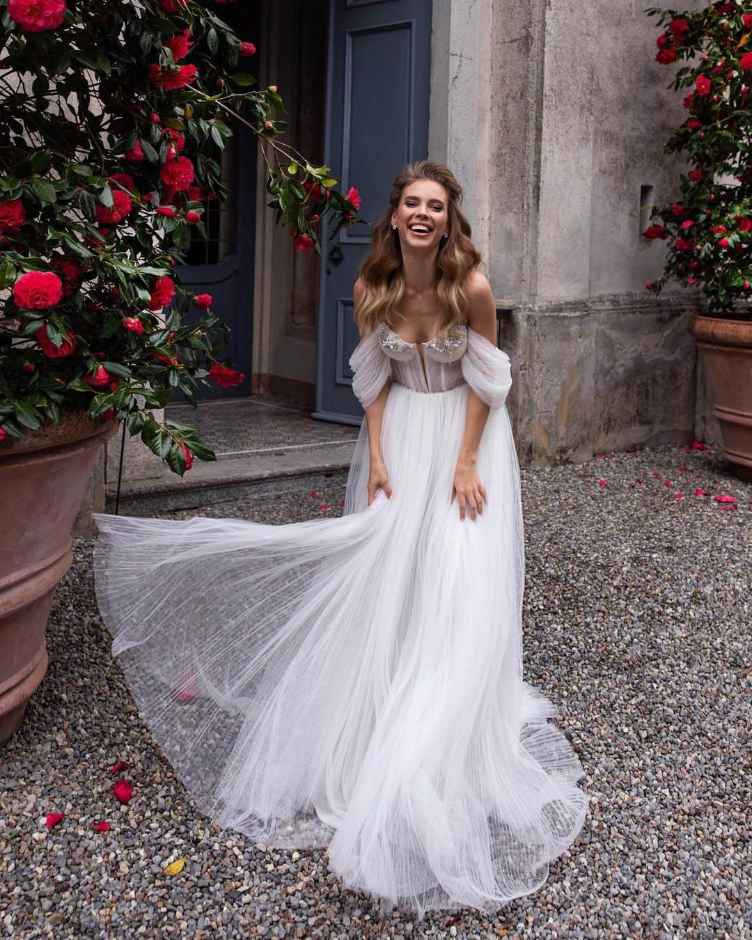 Wedding Lifeさんのインスタグラム写真 - (Wedding LifeInstagram)「@pollardi_fashion_group New 2020 Tremezzo collection by @dariakarlozi_official ⠀ #PollardiFashionGroup #Pollardi #newcollection #weddinggown #instawedding #weddingday #weddingdress #bridal #bride #bridetobe #fashion #style #newyork #london #dubai #paris #istanbul #moscow  #nyc #miami  #moda #プレ花嫁 #卒花 #卒花嫁 #ウェディングドレス  #ウェディングフォト #結婚準備 #前撮り #花嫁」6月1日 2時00分 - wedding_life