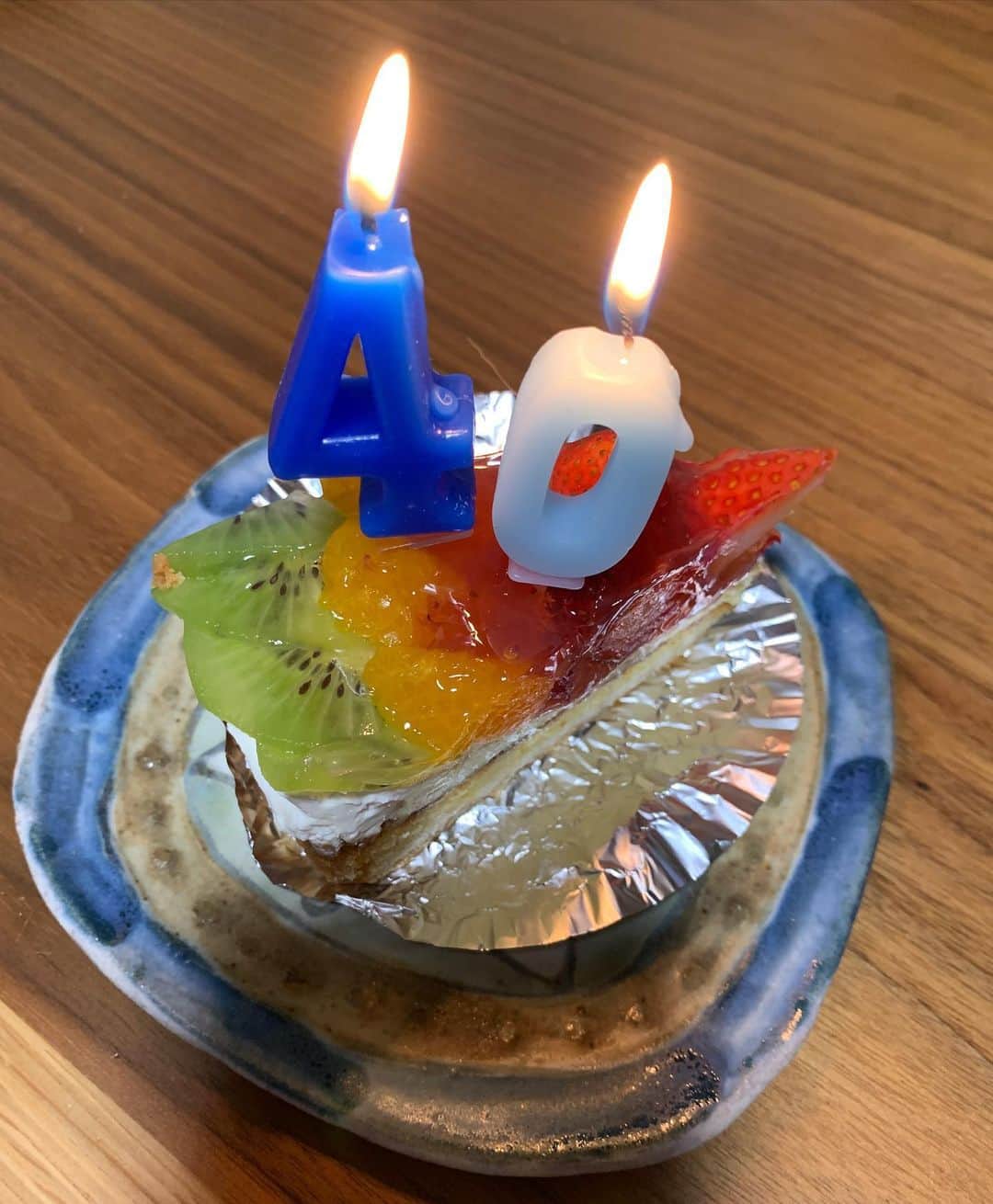 松井泉のインスタグラム：「皆さま、沢山のお祝いのお言葉ありがとうございます！  #YSIG の野音配信も最高でしたね〜！ こちらも沢山のコメントありがとうございます！かなりグッときてますw お陰様で素晴らしい40代のスタートが切れました！ ただ、なかなかバンドにとっては厳しい時期が続きますが、必ず乗り越えて戻って参りますので、一緒にライブハウスで笑いましょう！！」