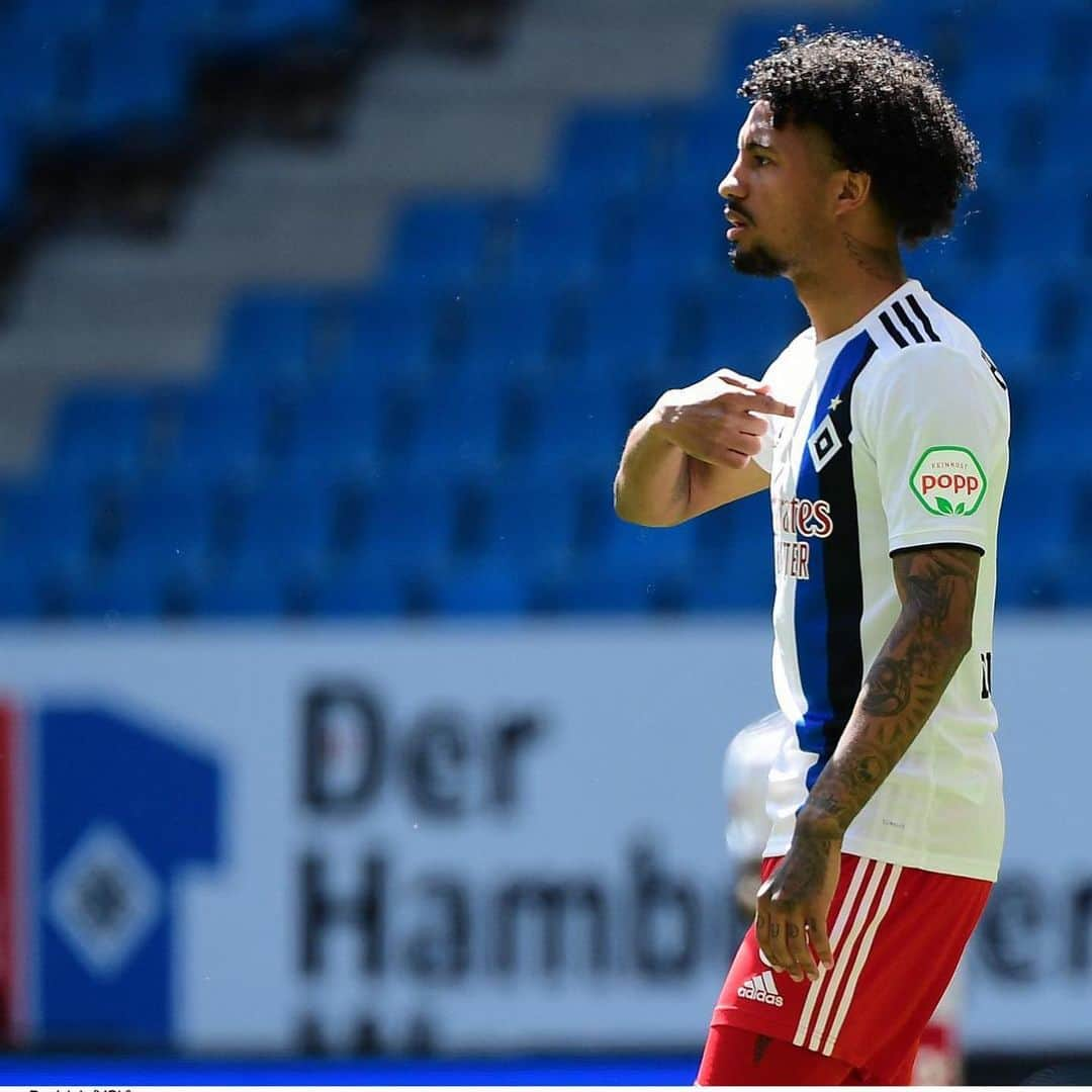 ジェレミー・ドゥツィアクのインスタグラム：「Another hard fight, but we got the 3 points in the bag.🙌🏾 @hsv  #alltogether#JD8」