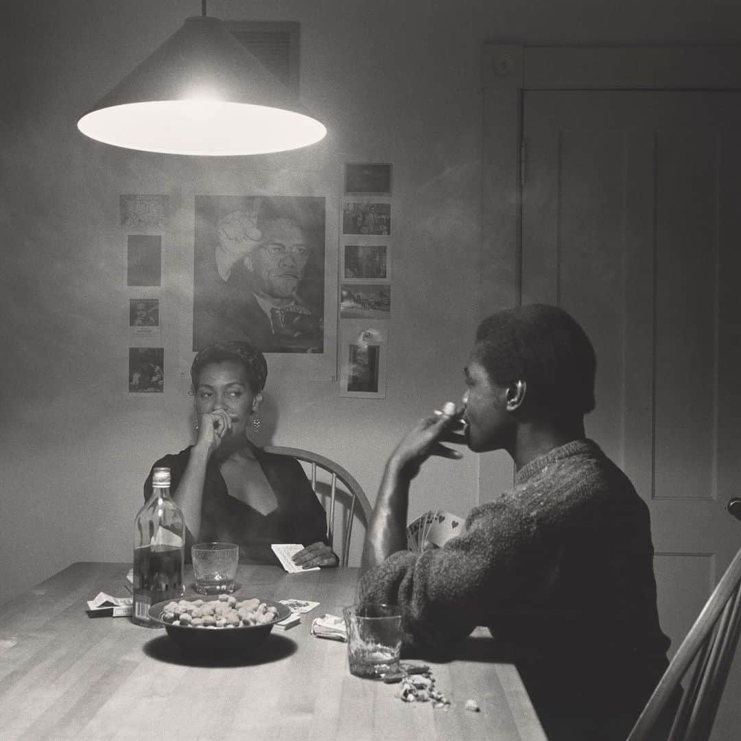 クリスティナ・バザンのインスタグラム：「Some photos by the magical Carrie Mae Weems whose photography I find absolutely fascinating. These are troubling times of sorrow.. not understanding how still today in our connected world with so much exchange, such cruelty can be perpetuated. What happened to George Floyd is devastating and is a symbol of a society still corrupt in many ways, emotionally, spiritually, politically, economically. This must awaken us to unite even more in compassion, in any way we can, to demand a change of system and stop tolerating violence, oppression and discrimination. Grateful for all the books people were sharing these last days, please if you have any more recommendations or links to associations feel free to comment bellow for everyone to be able to find ressources to help in any way. You can also find information on @naacp #justiceforgeorgefloyd #blacklivesmatter #carriemaeweems」