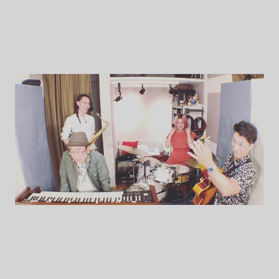 岡田真帆さんのインスタグラム写真 - (岡田真帆Instagram)「Mahogany organ allstars 2020.05.31  Streaming Concert  @Boom the moon studio(YouTube page)」6月1日 2時36分 - drumaachan
