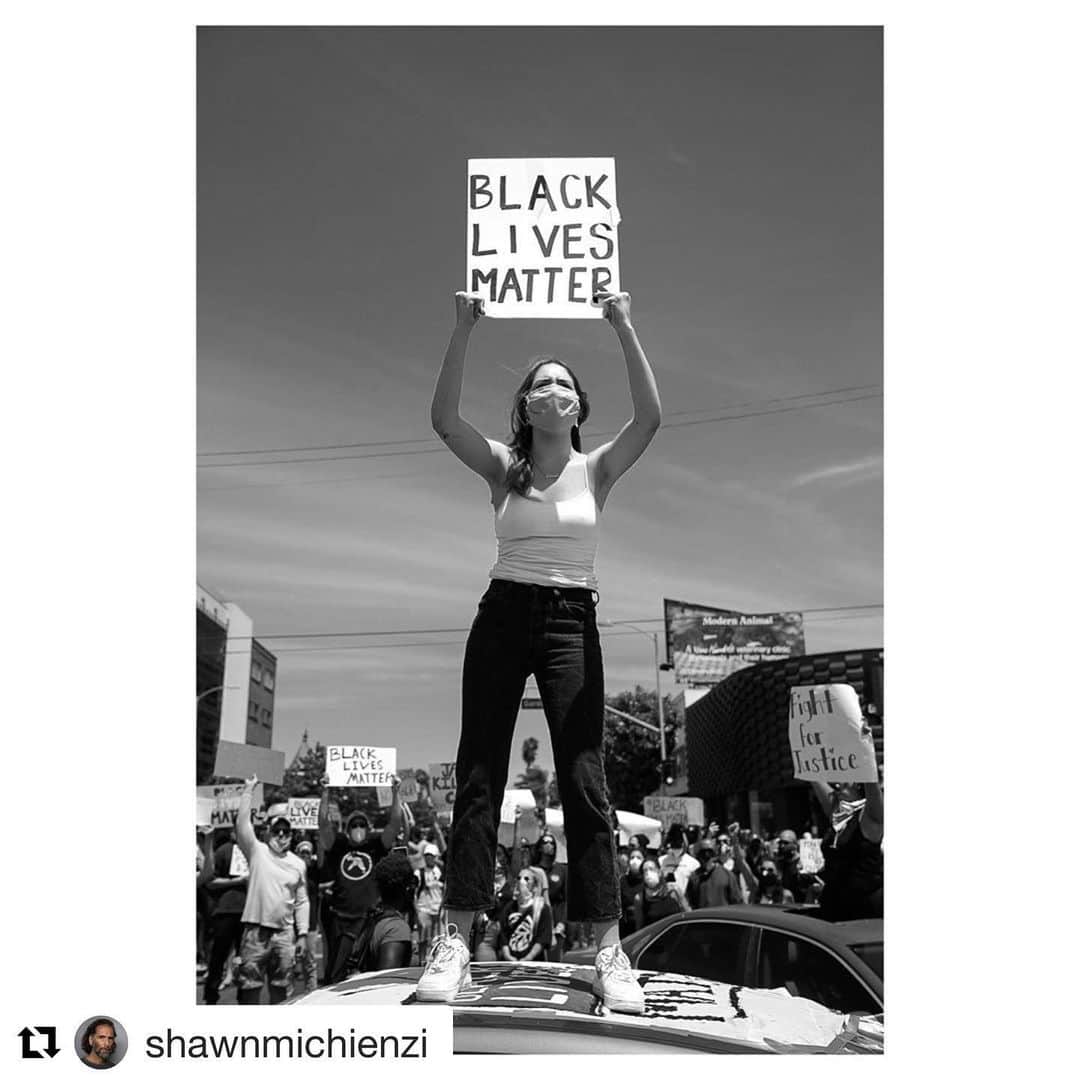 コンスタンス・ジマーさんのインスタグラム写真 - (コンスタンス・ジマーInstagram)「#blacklivesmatter “I can’t breathe” George Floyd #repost @shawnmichienzi」6月1日 2時39分 - constancezimmer