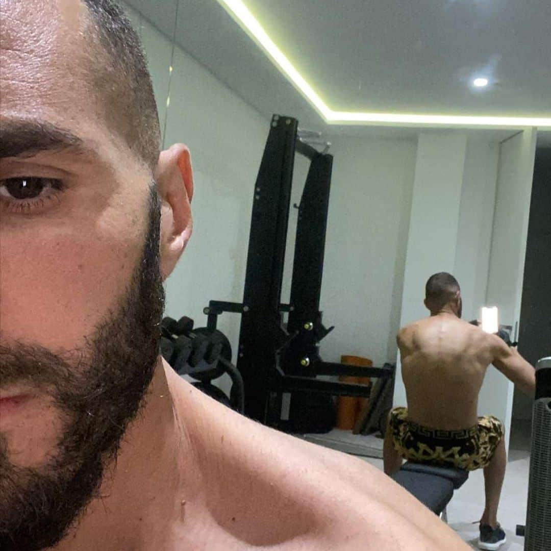 カリム・ベンゼマさんのインスタグラム写真 - (カリム・ベンゼマInstagram)「Fumier ⚔️🔥」6月1日 3時14分 - karimbenzema