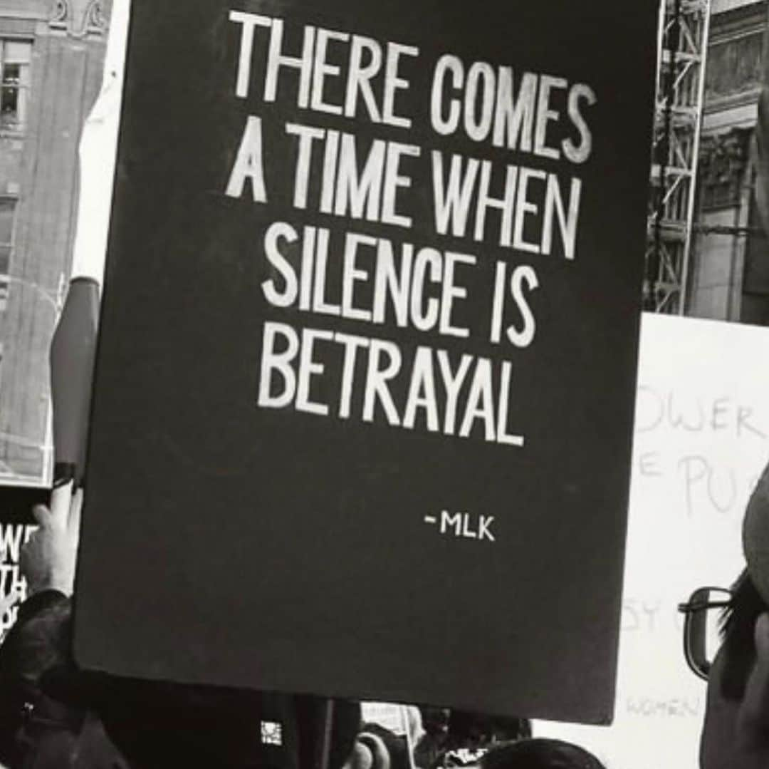 Paige Reillyさんのインスタグラム写真 - (Paige ReillyInstagram)「I’ll be honest, the last few days my heart has felt heavy and I haven’t known what to say. Part of me has felt that since I cannot understand the pain and suffering, I don’t have the right to speak on the topic or “it’s not my place to speak up” which is the WRONG way of thinking. I am not good with words & my biggest fear is trying to say something but it coming off the wrong way or saying “the wrong thing” - but, something needs to be said. It doesn’t have to be perfect or extravagant, but you can’t just ignore what’s happening and stay silent. We all need to do our part, stand up & speak up for what is right. I just want to say that I stand with you. My heart hurts for you. I see you & I hear you. I recognize that I will never understand the pain and fear felt, but I stand with you.⁣ ⁣ This needs to change. This can’t keep happening. One post isn’t going to change the world, but I will do my part to work towards a change and I hope you do too 🖤 All lives don’t matter until black lives matter 🙏🏻⁣ ⁣ I am with you. ⁣ ⁣ Text FLOYD to 55156 🖤 It only takes a minute to sign the petitions and demand justice & change.」6月1日 3時34分 - paigereilly