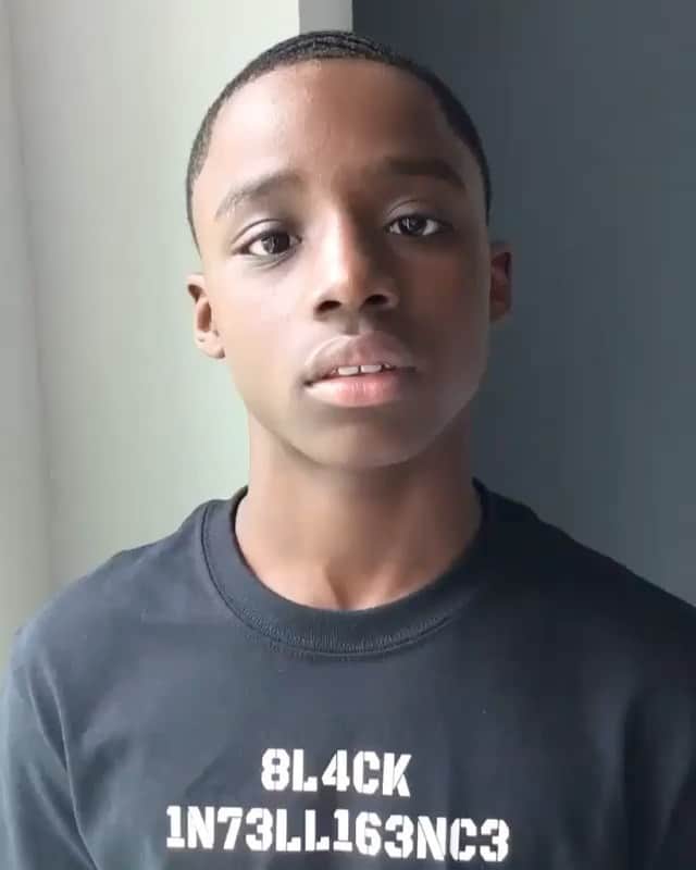 プリシラ・アーンのインスタグラム：「These words...this voice.  I can’t stop hearing and thinking about this simple plea.... . . . .  #Repost @keedronbryant ・・・ just singing what’s on my heart...hope this blesses someone🙏🏾❤️ #ijustwantolive #blacklivesmatter #ijustwannalive #equality #black #blackexcellence #racism #justice @mstinalawson」