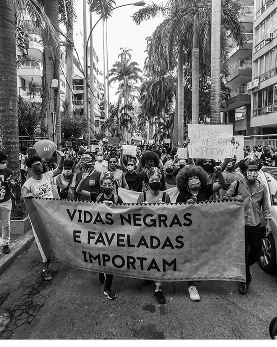 Alice Wegmannのインスタグラム：「#repost @midianinja foto @andre.mantelli #vidasnegrasimportam #blacklivesmatter」