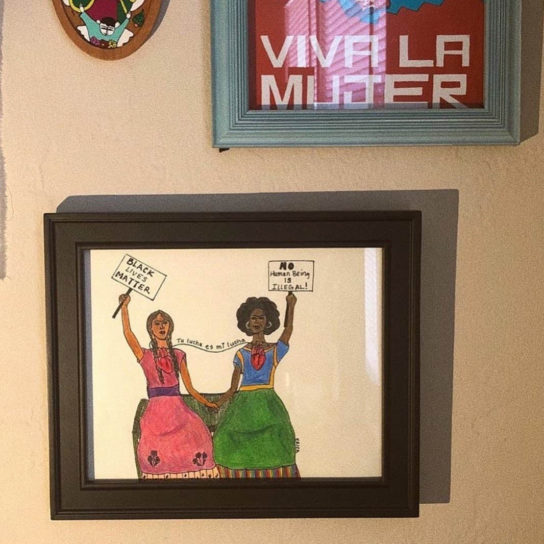 Ana Brenda Contrerasのインスタグラム：「Tu lucha es mi lucha // Your struggle is my struggle ✊🏽 #blacklivesmatter  Arte by @ericalexia ❤️ 🌵」