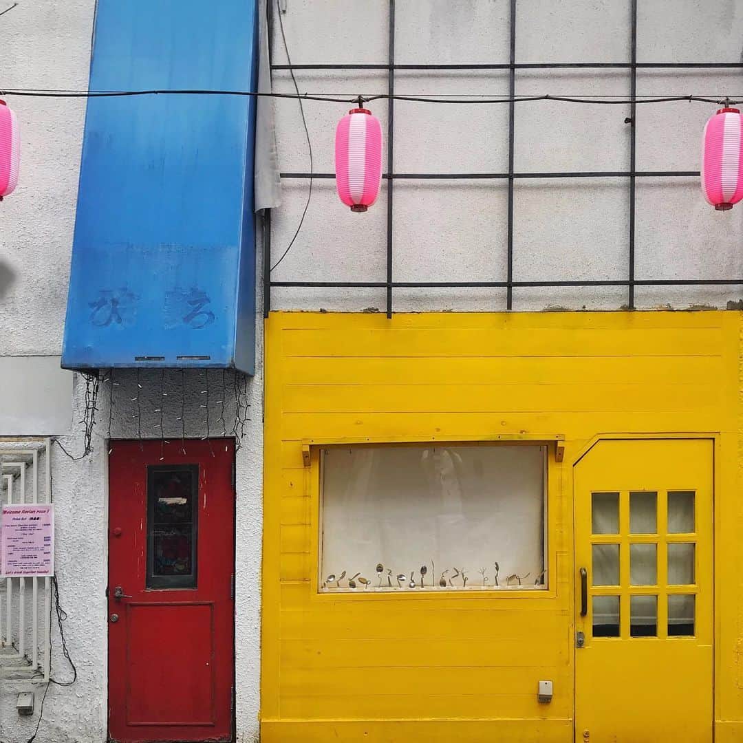 ザ壁のインスタグラム：「街角モンドリアン。 #ザ壁部 #mondrian」