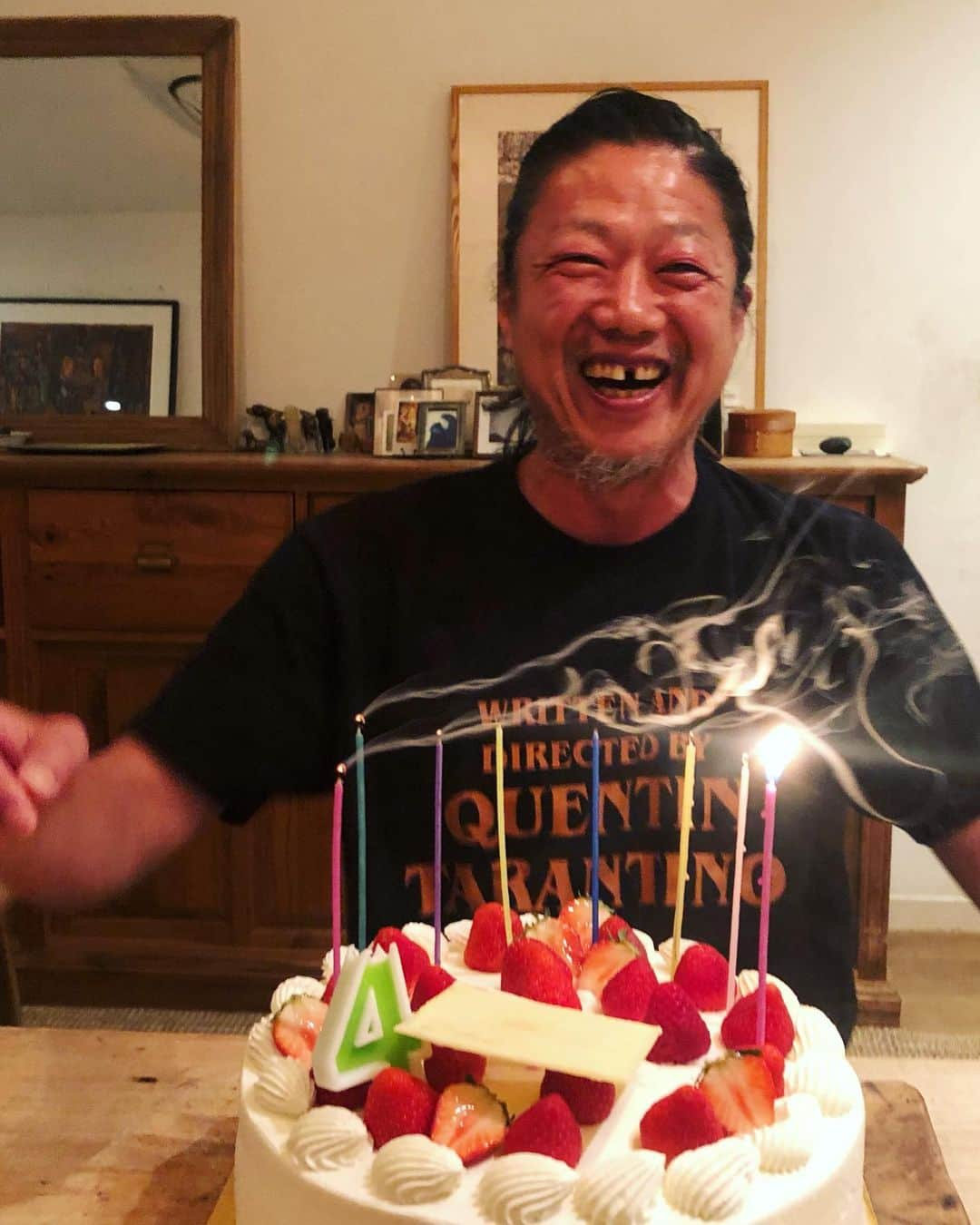 masakiさんのインスタグラム写真 - (masakiInstagram)「あつ森生誕祭🎂 我が家の長男が48歳になりました！ ろうそくの火も一気に消せず、 肺活量も衰えてきてしまいましたが、 いつまでも人生たのしく、 健康第一で長生きしてください。 もう歯医者怖くないよ。 そろそろ前歯いれましょう。 金歯はやめてね…」6月1日 6時24分 - mogurapicassowols