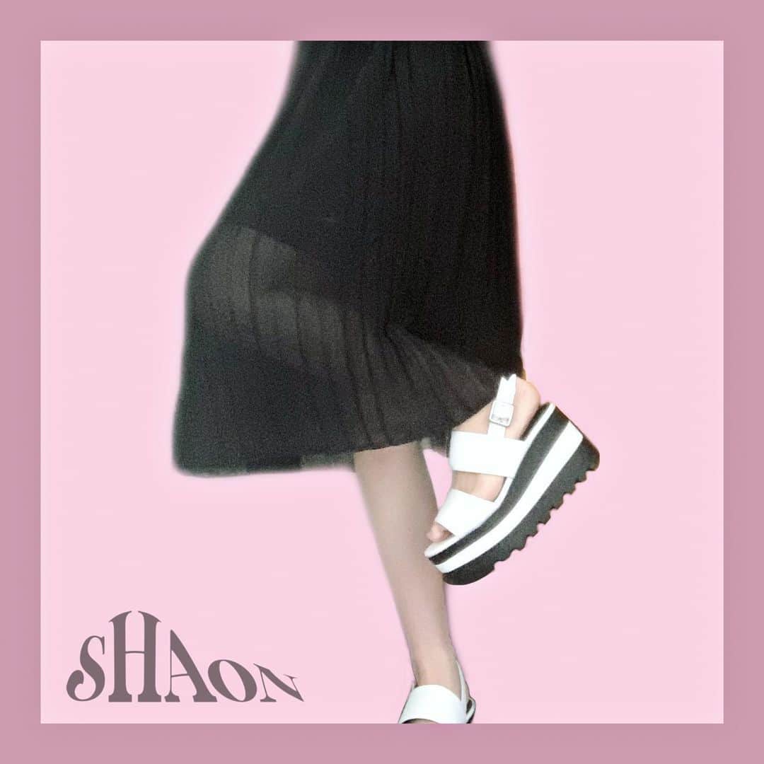 らむめろさんのインスタグラム写真 - (らむめろInstagram)「しぴたん( @shipi0520 )🎀﻿ プロデュースブランド﻿ @shaon.official の靴届いた～🥺✨﻿ 厚底大好きやし歩きやすいし最高💗﻿ ﻿ 履きまくる✌🏻✌🏻✌🏻﻿感謝 ﻿ ﻿ ﻿ #instagood #instagramer #instalike #instalove #followme #followgram #japanesegirl #goodday #swag #selfie #me #shaon #厚底 #サンダル」6月1日 6時38分 - ramumero_