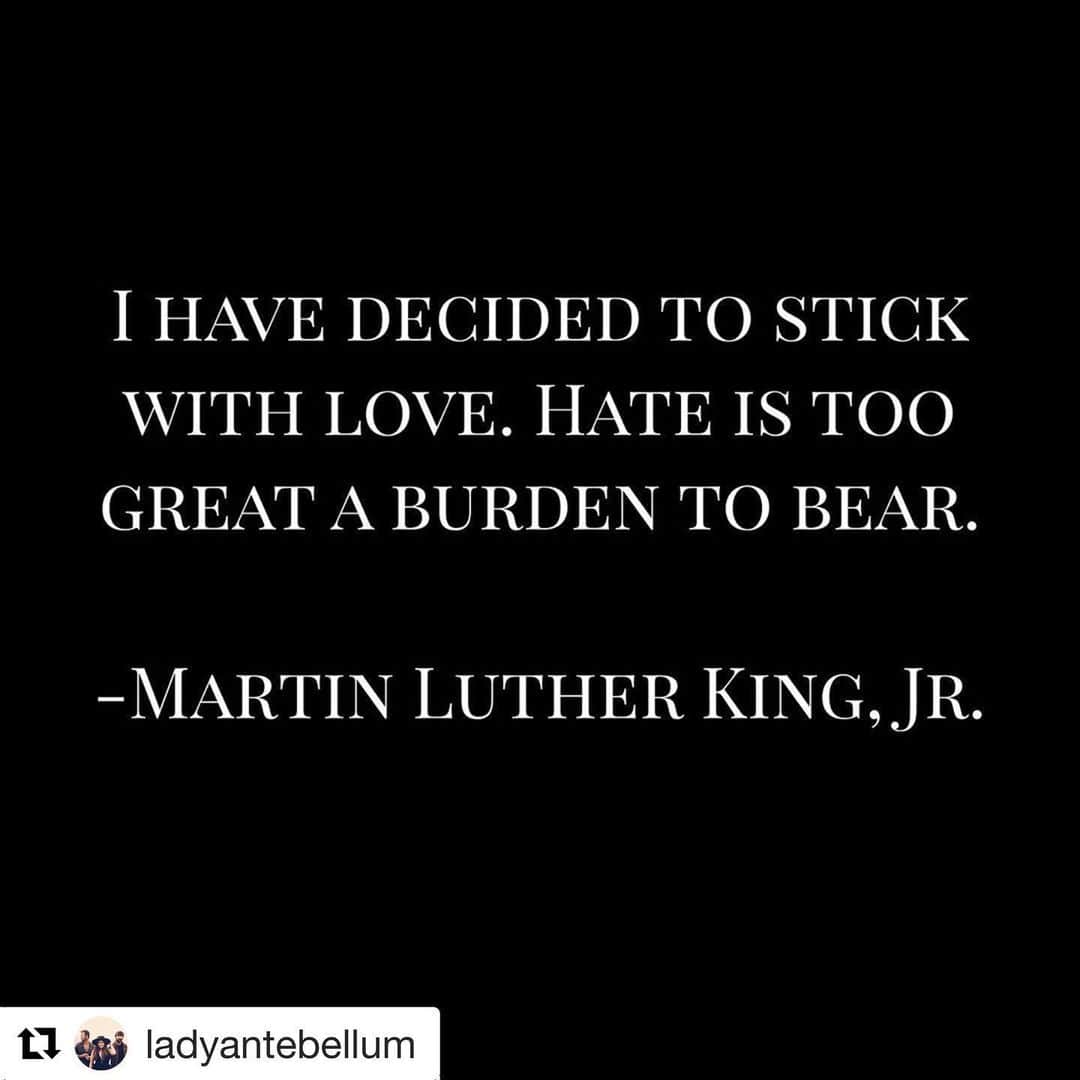 ヒラリー・スコットのインスタグラム：「We are ALL created in the image of God, and when He made us He didn’t just say it was good, He said it was VERY GOOD. He also said that we are to love our neighbor as ourself. “So God created mankind in his own image, in the image of God he created them; male and female he created them.” ‭‭Genesis‬ ‭1:27‬ ‭NIV‬‬ “God saw all that he had made, and it was very good. And there was evening, and there was morning—the sixth day.” Genesis‬ ‭1:31‬ ‭NIV “honor your father and mother,’ and ‘love your neighbor as yourself.’ ” ‭‭Matthew‬ ‭19:19‬ ‭NIV‬‬ #Repost @ladyantebellum ・・・ We can’t speak to how it feels to be the target of racism in America, but we can see the pain, the suffering and the toll it continues to take. Our hope is that we all take the time to listen, educate ourselves, have difficult conversations and make changes through our own actions. As parents, it breaks our hearts knowing our children are living in a world where this level of hate exists, but we will raise them to lead with love, respect, compassion and a serving heart. We pray for peace and the wisdom to do just that.」
