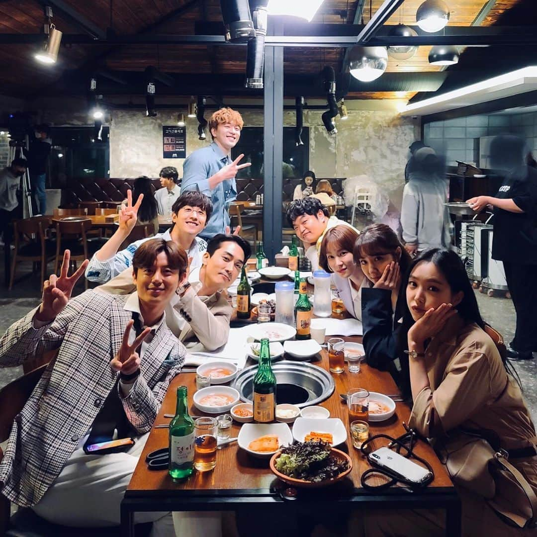 ソン・スンホンさんのインスタグラム写真 - (ソン・スンホンInstagram)「오늘도 #저녁같이드실래요 ? 🍽  #서지혜 #손나은 #이지훈 #고규필 #이현진 #오혜원 #안태환 #송승헌  @mbcdrama_now」6月1日 6時58分 - songseungheon1005