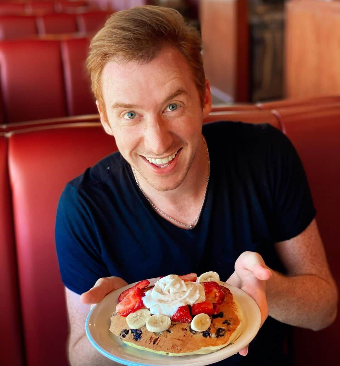 ショーン・ラビットさんのインスタグラム写真 - (ショーン・ラビットInstagram)「Variety is the spice of life, but syrup is the sauce of dreams! I love Pancakes, do you?🥞😍パンケーキ大好きすぎる！ロックダウンはじめるから今まで食べたかった。食べた時幸せになった！💕😍これからトレーニングもっと頑張る。パンケーキ好き？ . . . . . .  #figureskating  #pancakes #patinajeartistico  #training  #foodie  #fitfam  #travel  #love  #ootd  #japan  #foodporn #wanderlust #foodphotography  #アメリカ #フィギュアスケート  #トレーニング  #筋肉  #筋トレ  #たこ焼き #モデル  #イケメン  #ファッション  #おしゃれさんと繋がりたい  #今日の服  #いいね返し  #インスタ映え  #可愛い  #スフレパンケーキ #おはよう #パンケーキ」6月1日 7時02分 - seanrabbitt