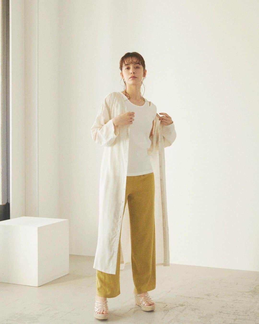 アヴァンリリィのインスタグラム：「RECOMMEND ITEM ㅤㅤㅤㅤㅤㅤㅤㅤㅤㅤㅤㅤㅤ SHEL'TTER WEBSTOREにて発売中🚚 ㅤㅤㅤㅤㅤㅤㅤㅤㅤㅤㅤㅤㅤ ：GOWN レーヨンリネンギャザーガウン Price.¥5,990+tax No.180DS830-3140 ㅤㅤㅤㅤㅤㅤㅤㅤㅤㅤㅤㅤㅤ ：INNER ランダムリブアシメデザインタンク Price.¥2,990+tax No.180DS880-3270 ㅤㅤㅤㅤㅤㅤㅤㅤㅤㅤㅤㅤㅤ ：PANTS イージーパンツ Price.¥5,990+tax No.180DS131-2220　 ㅤㅤㅤㅤㅤㅤㅤㅤㅤㅤㅤㅤㅤ ：NECK LACE ボールチェーン2連チョーカー Price.¥1,990+tax No.180DS856-2840 ㅤㅤㅤㅤㅤㅤㅤㅤㅤㅤㅤㅤㅤ ：SHOES クリアブレイズサンダル Price.¥6,990+tax No.180DS655-2450  画像をタップで商品詳細をご覧いただけます🔍 _______________________________________________________ #AVANLILY #アヴァンリリィ」