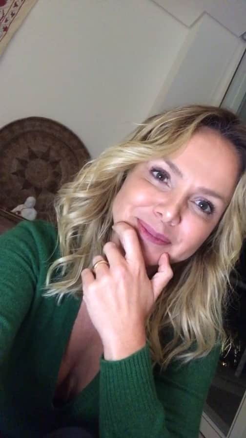 Eliana Michaelichin Bezerraのインスタグラム：「A live de agradecimento foi deletada por conta da minha bateria do celular que acabou. Mas fica aqui, o encerramento do que deu pra postar e a minha gratidão pelo primeiro lugar de audiência e todo carinho. Beijo na família 💋」