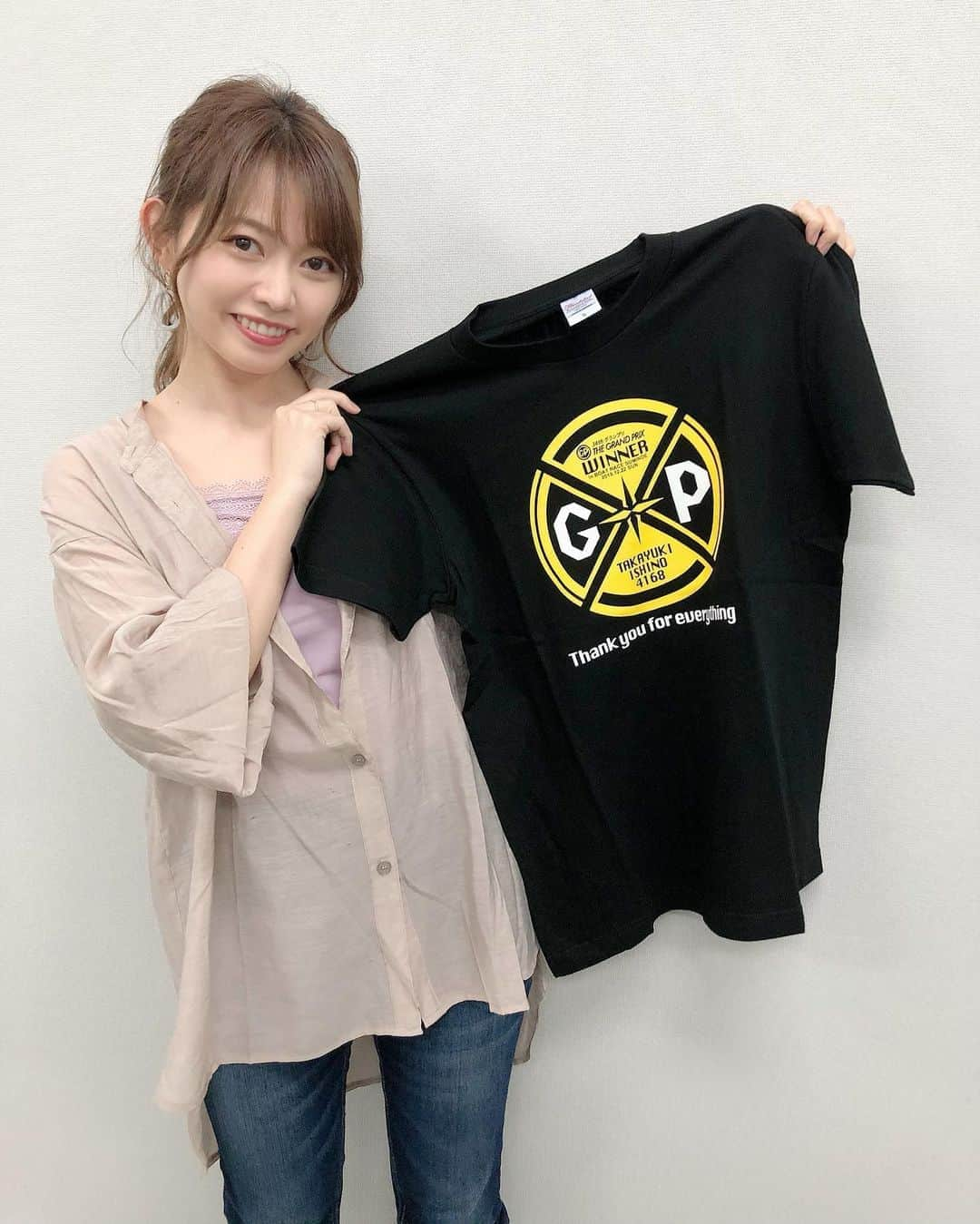 嶋村瞳さんのインスタグラム写真 - (嶋村瞳Instagram)「. 石野貴之選手のグランプリTシャツをゲット！👑 . . #石野貴之 #グランプリ #tシャツ #ボートレース #ボートレース住之江  大切に使います♥」6月1日 8時37分 - hitomi_shimamura_official