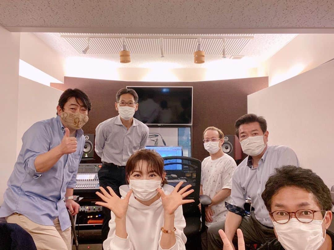 藤田りえさんのインスタグラム写真 - (藤田りえInstagram)「某大手企業さんのVPナレーション収録にて。﻿ 声だけの勝負はいっつも緊張する！﻿ ナレーション、もっともっと極めたいです。﻿ ﻿ #藤田りえ #アナウンサー #フリーアナウンサー #アナウンサー藤田りえ #ナレーション #ナレーション収録 #収録 #スタジオ #スタジオブース #大好き #極める #田中みな実 ちゃんの #声も好き #田中みな実教 #入信 #あざとくて何が悪いの ？」6月1日 8時48分 - rie_fujita.ana