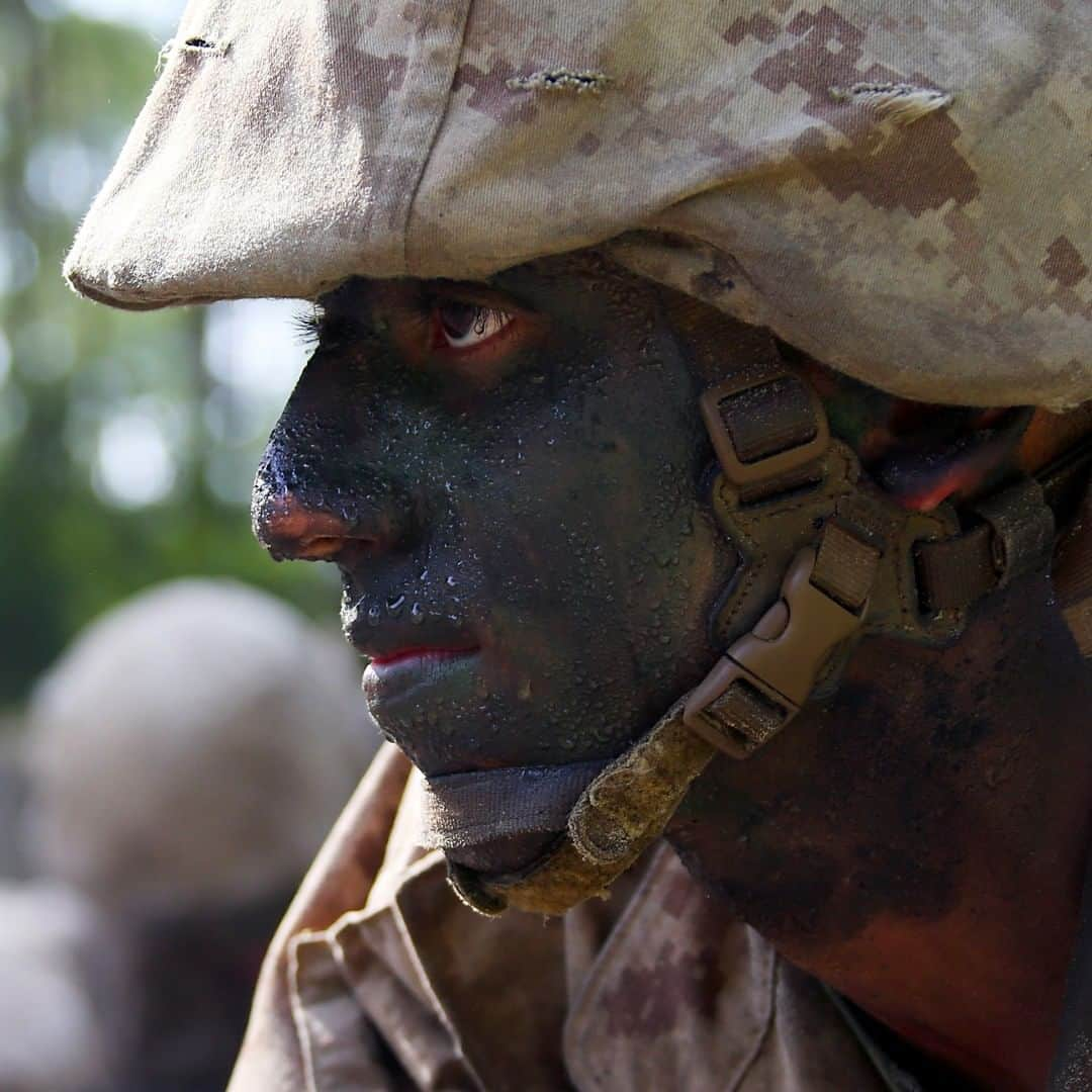 アメリカ海兵隊さんのインスタグラム写真 - (アメリカ海兵隊Instagram)「Long Stare  A recruit with Alpha Company, 1st Recruit Training Battalion, completes obstacles during the company’s Crucible aboard @mcrdparrisisland. The 54-hour long culminating event finalizes the transformation from recruit to Marine. (U.S. Marine Corps photo by CWO2 Bobby Yarbrough)  #USMC #Marines #Military #Recruit #MarineCorps」6月1日 9時00分 - marines