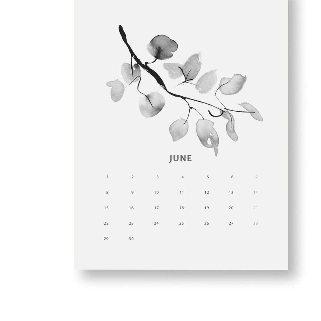 KOZLIFEさんのインスタグラム写真 - (KOZLIFEInstagram)「今日から6月。 早いもので、2020年がスタートしてから半分が経とうとしています。 あっという間に夏は目前！ そんな6月のTeemu Jarvi(テームヤルヴィ)カレンダーは、爽やかなバーチの枝で✨ ポスターも大好評な1枚です♪ . -登場したアイテム- Teemu Jarvi/カレンダー Wilderness Stories 2020 . ◎商品は当店トップページのバナーorプロフィールのURLからどうぞ。 ▶︎ @kozlife_tokyo . #KOZLIFE #LoveFoodLoveLife #Interior #instahome #instagood #instajapan #birchbrunch #june #teemujarvi #テームヤルヴィ #ポスター #壁面インテリア #暮らし #北欧 #北欧インテリア #北欧雑貨 #インテリア #丁寧な暮らし #シンプルライフ #カレンダー #2020 #今月のカレンダー #6月 #バーチ #半年」6月1日 9時00分 - kozlife_tokyo