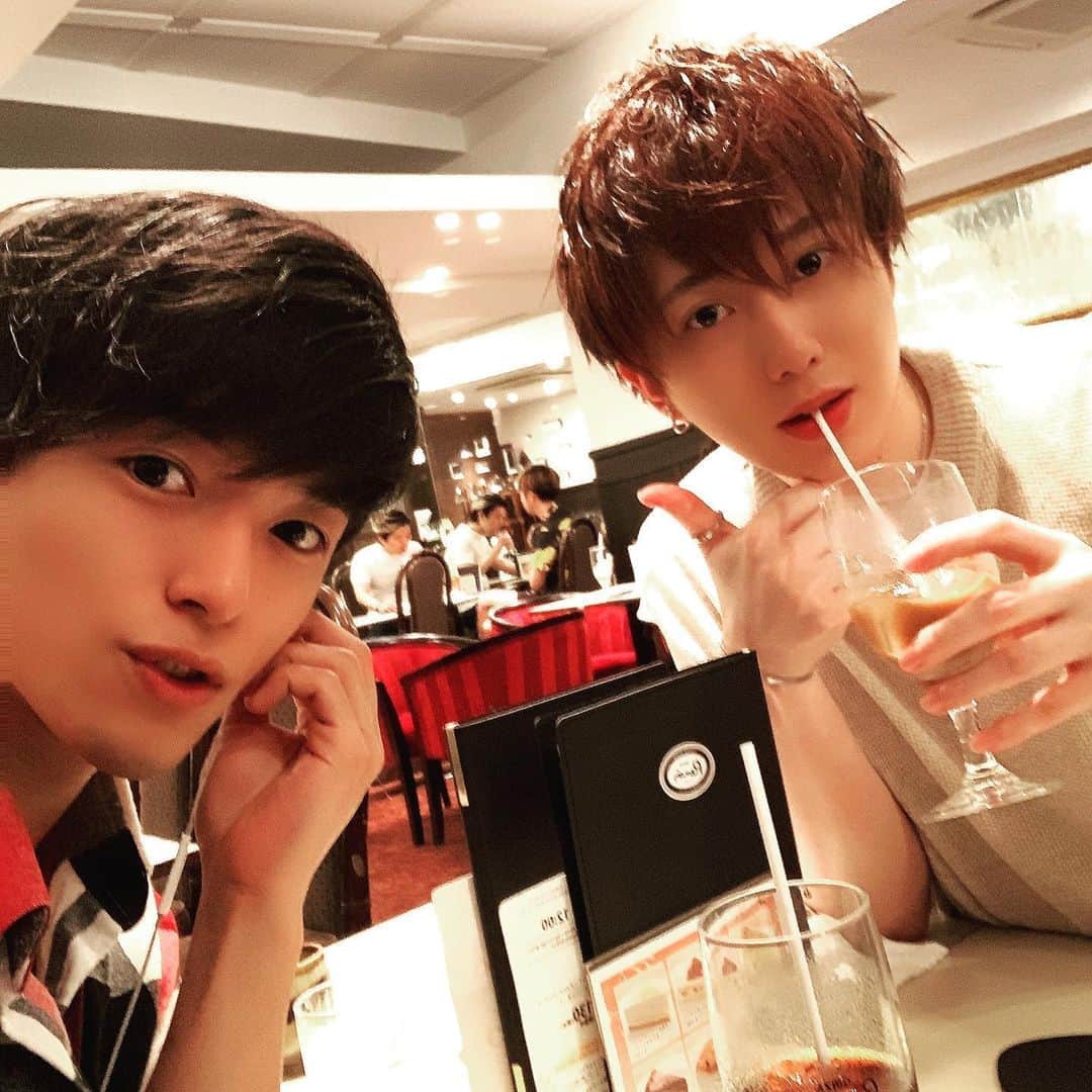 高橋ふみやのインスタグラム：「#超コマ 航くんツーショ久しぶり(笑) 企画お楽しみに☆」